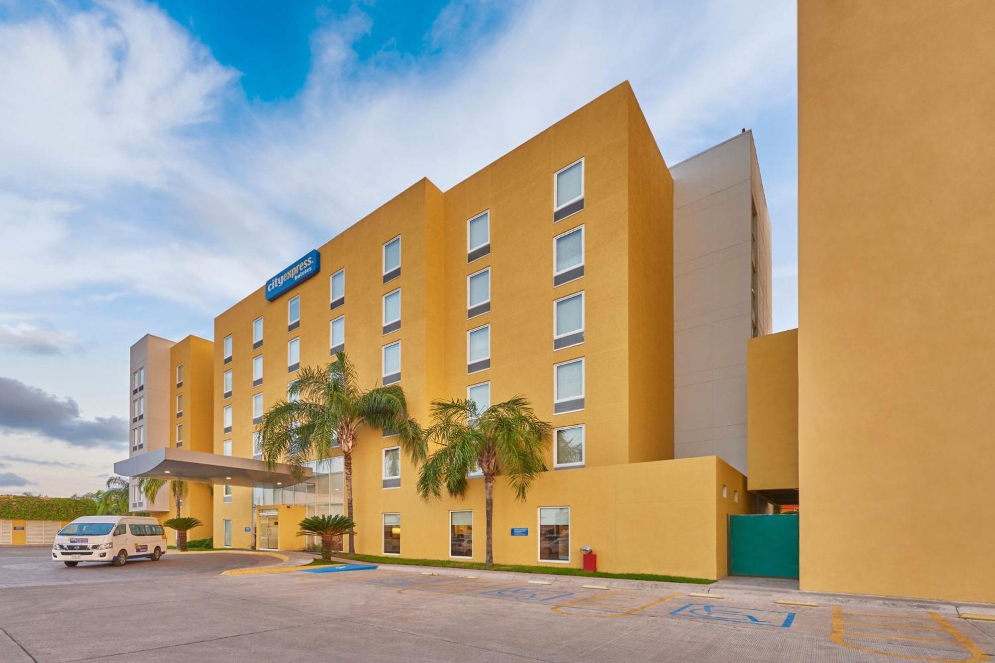 Hotel Express By Marriott Mazatlan