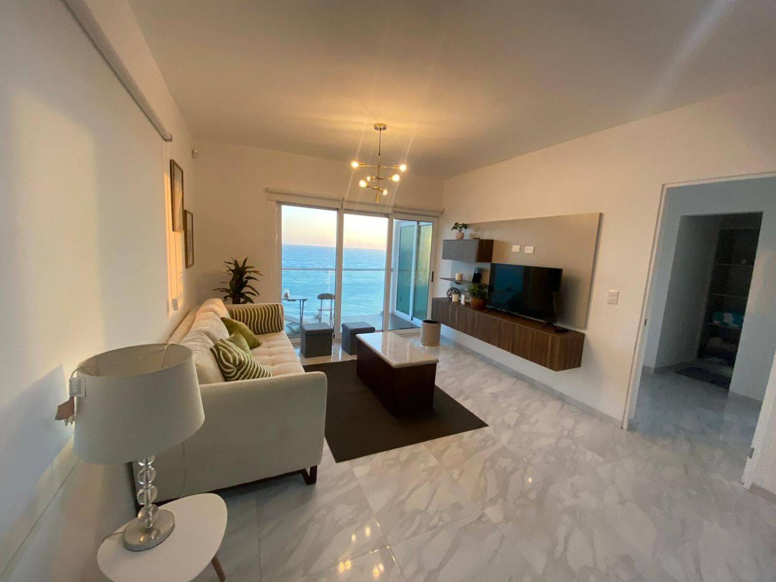 Apartamento Lovely 2 Bedroom Oceanfront In *