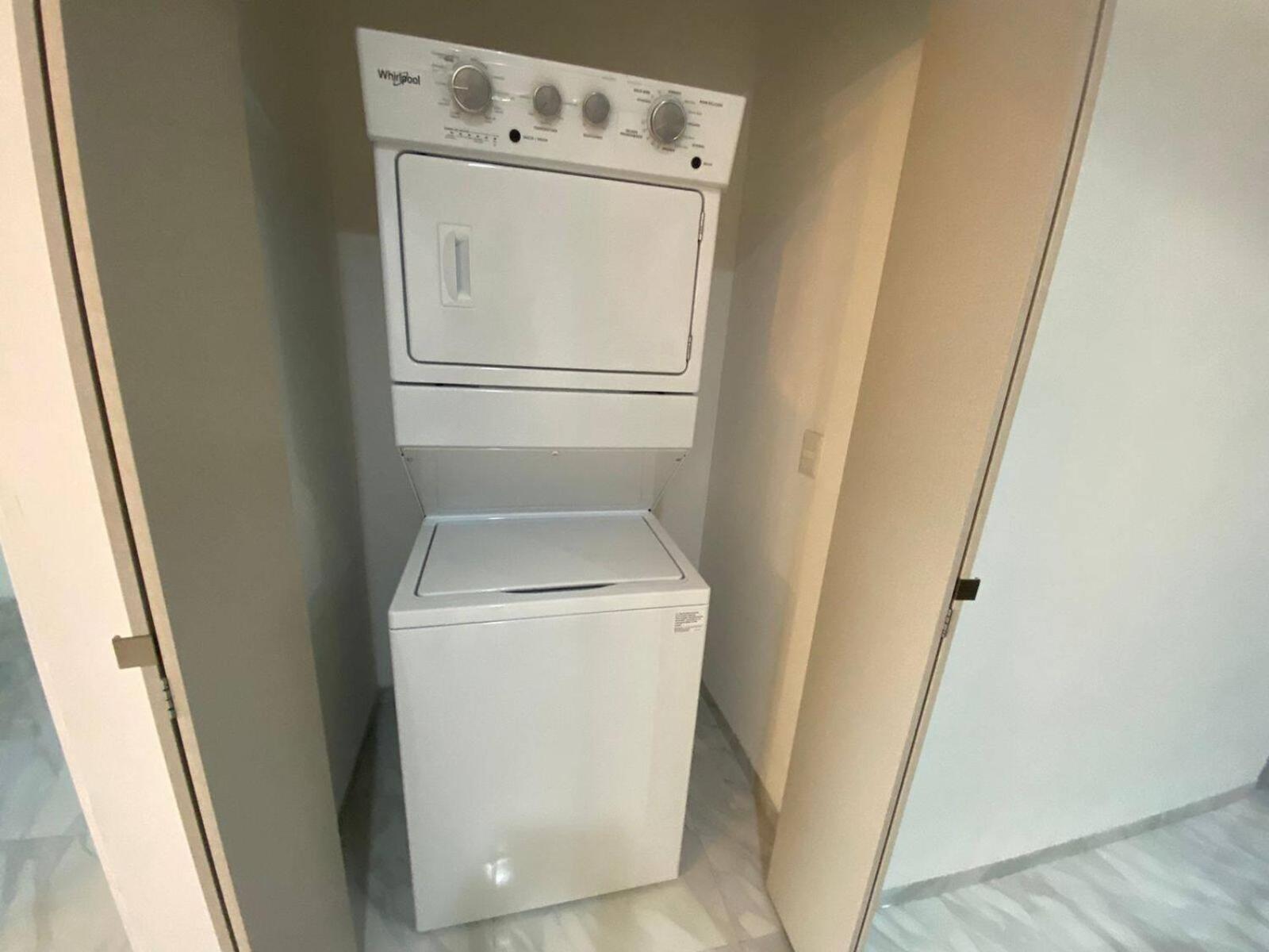 Lovely 2 Bedroom Oceanfront In Apartamento