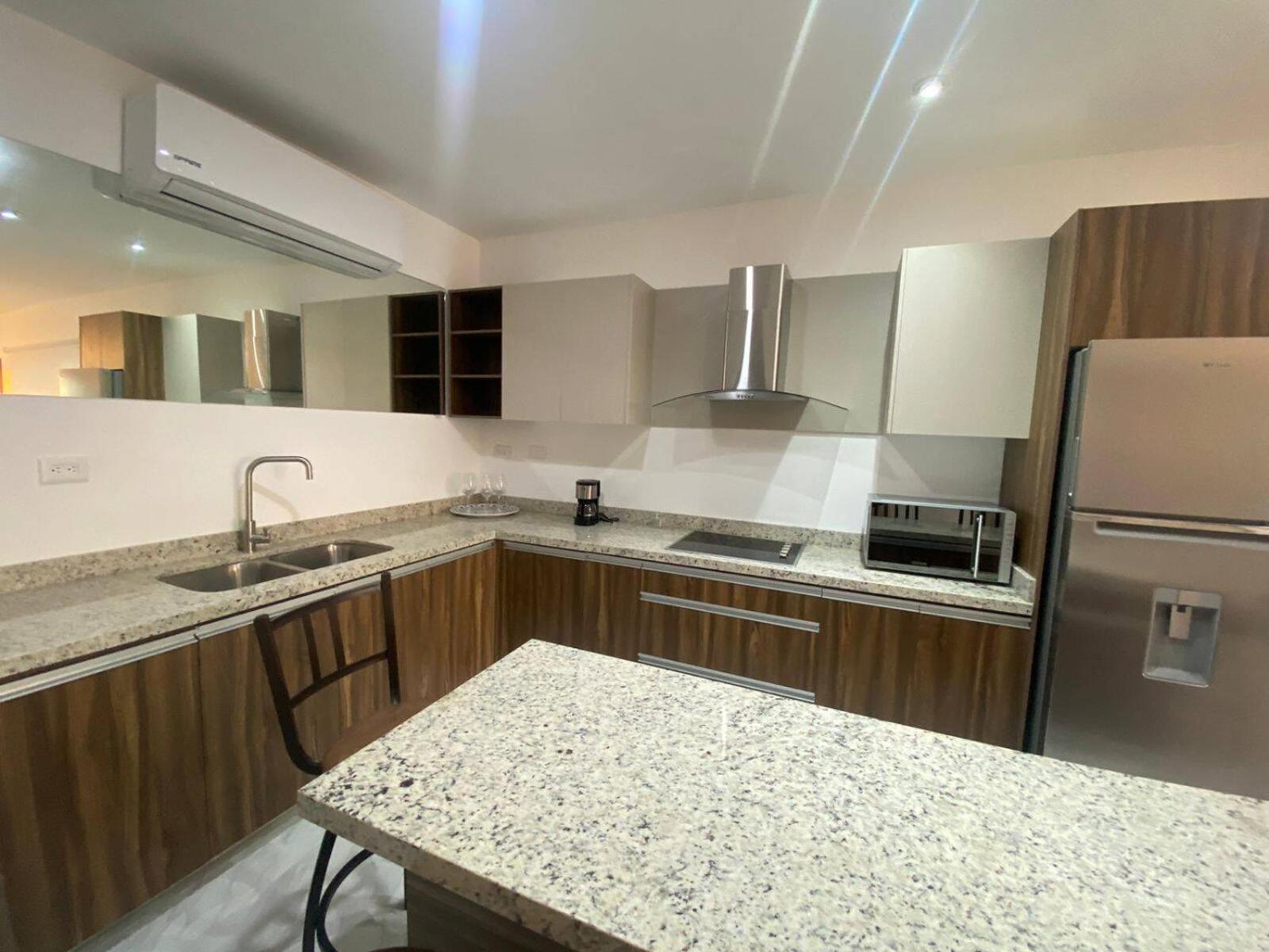 Apartamento Lovely 2 Bedroom Oceanfront In