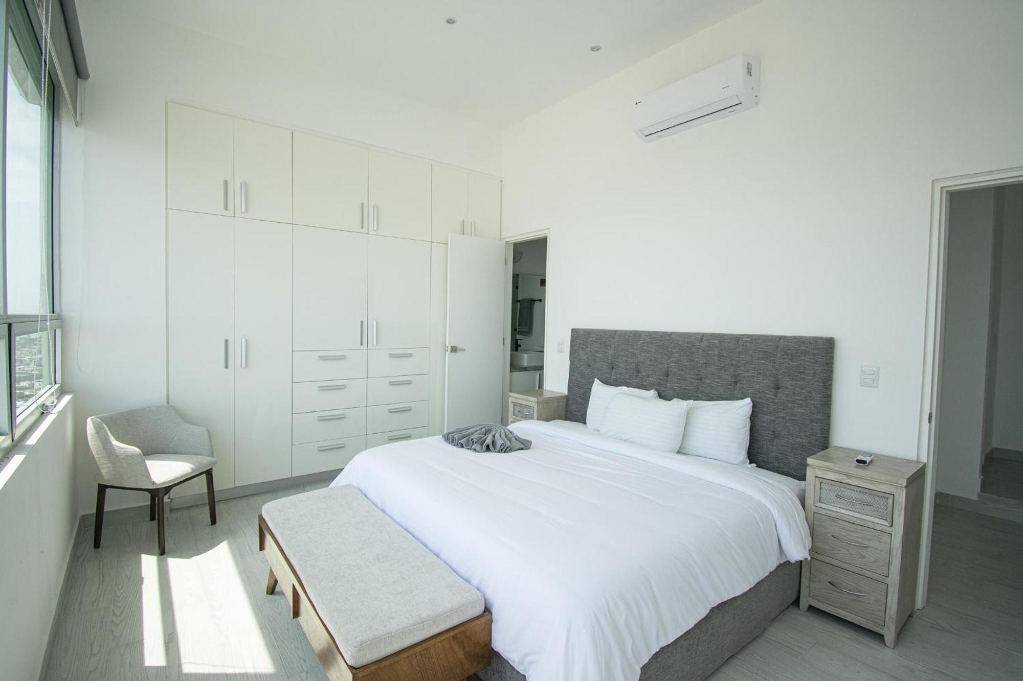 Location On The Malecon For Carnaval! Torre Eme Apartamento *