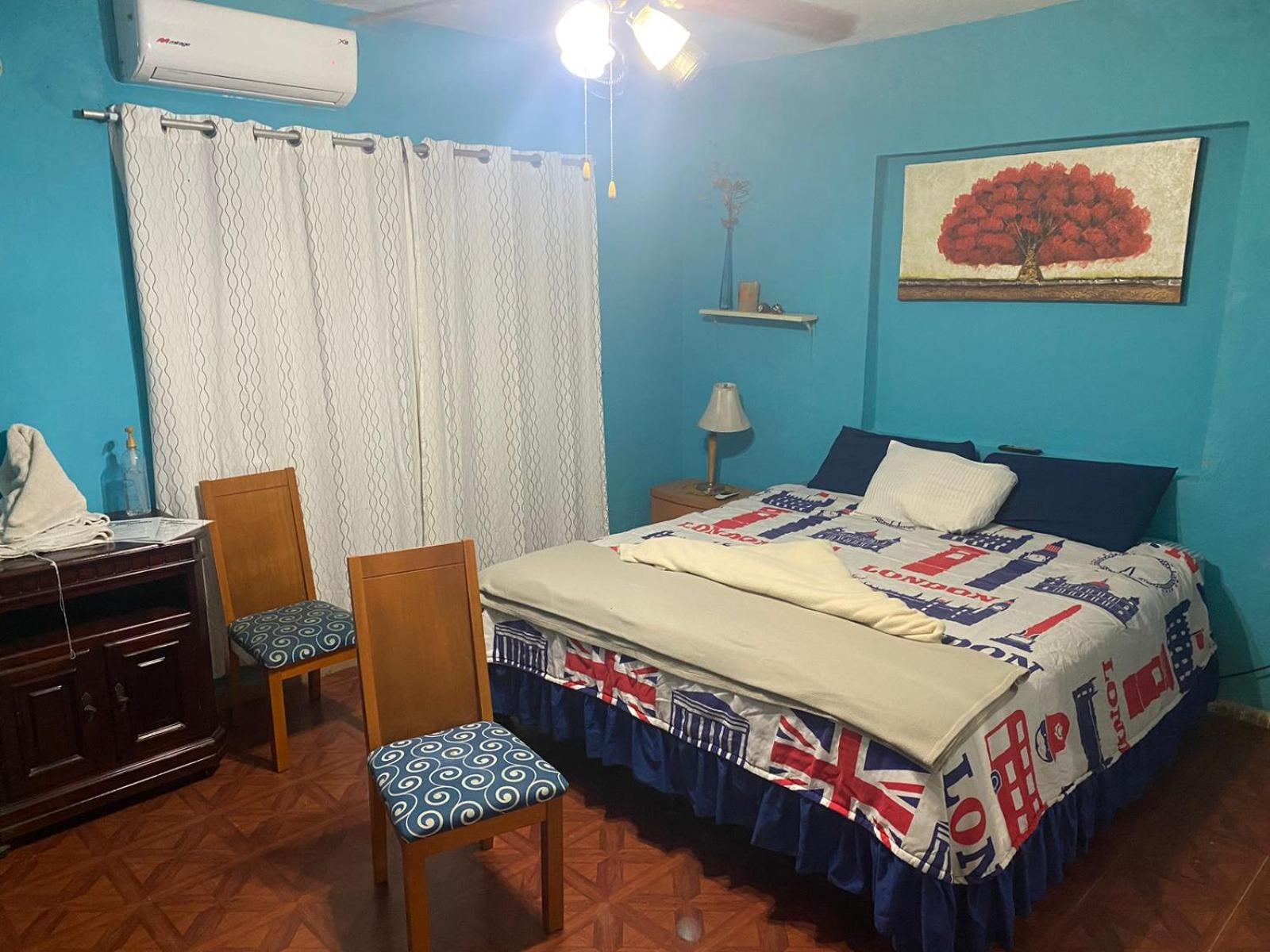 Recamara A Media Cuadra De La Playa Habitación en casa particular