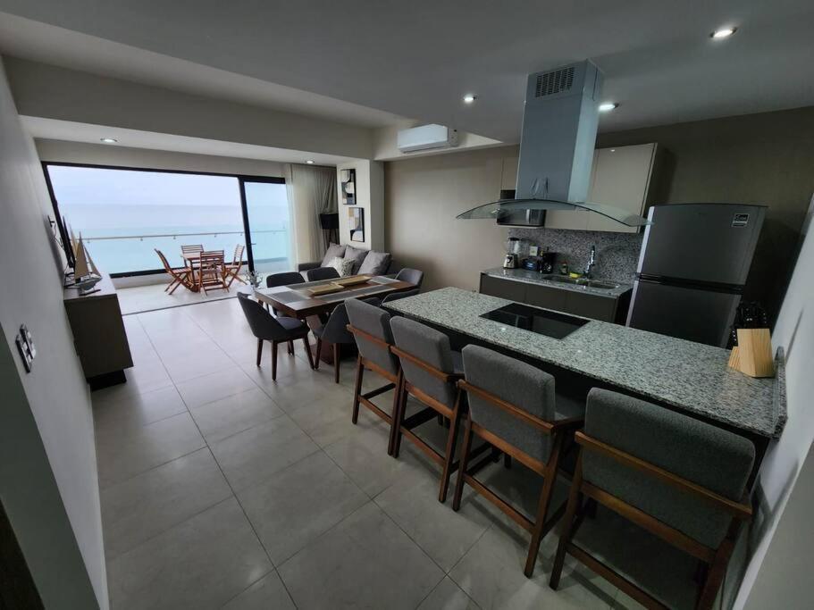 Nuevo Vista Al Mar En El Malecon De En Nivel 11 Mazatlán