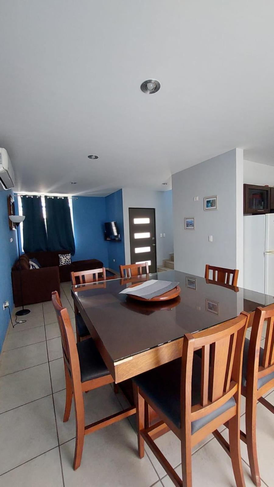 House 5 Min By The Beach, With Wide Open Garage. Сasa de vacaciones