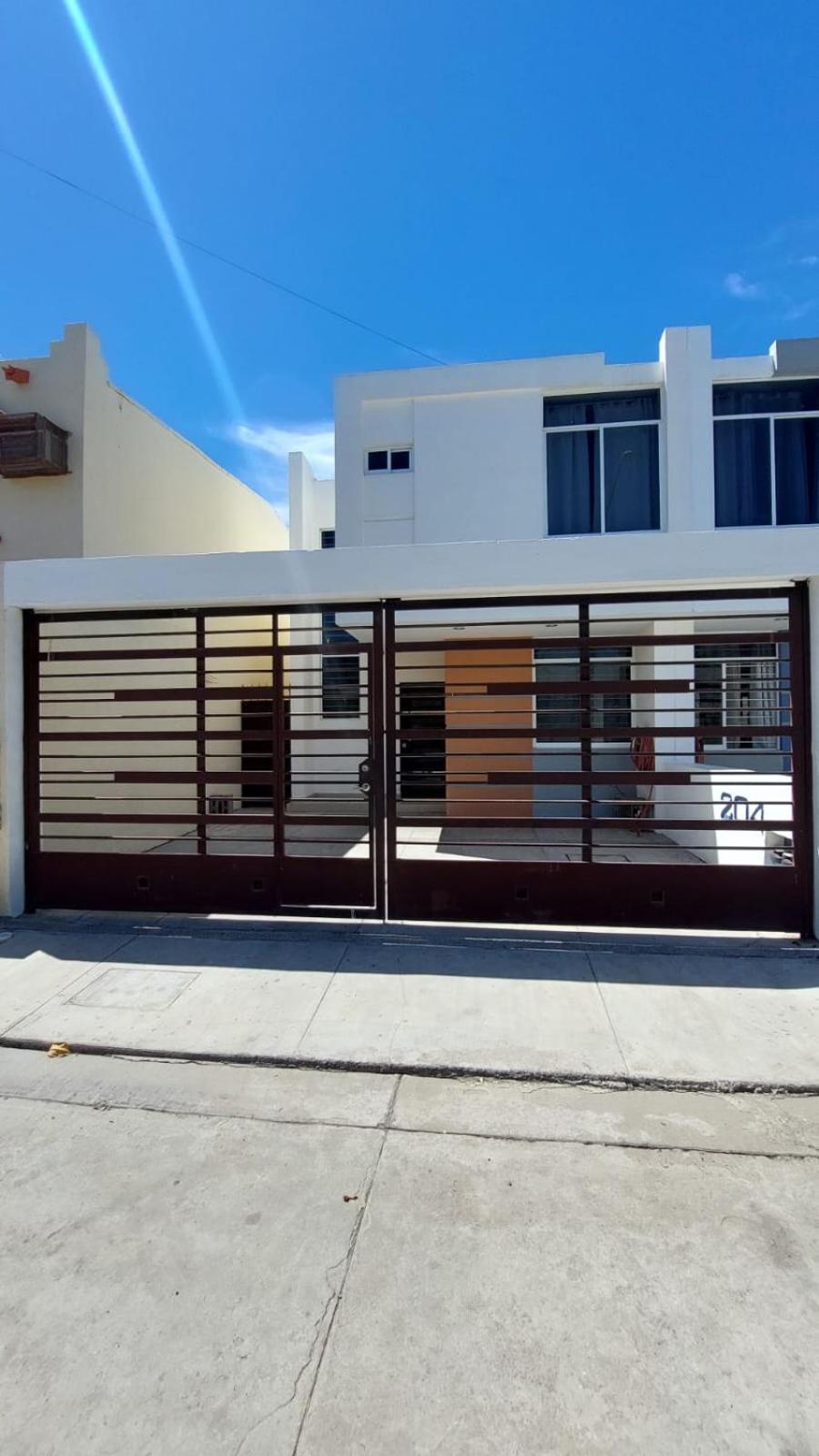 Сasa de vacaciones House 5 Min By The Beach, With Wide Open Garage. *