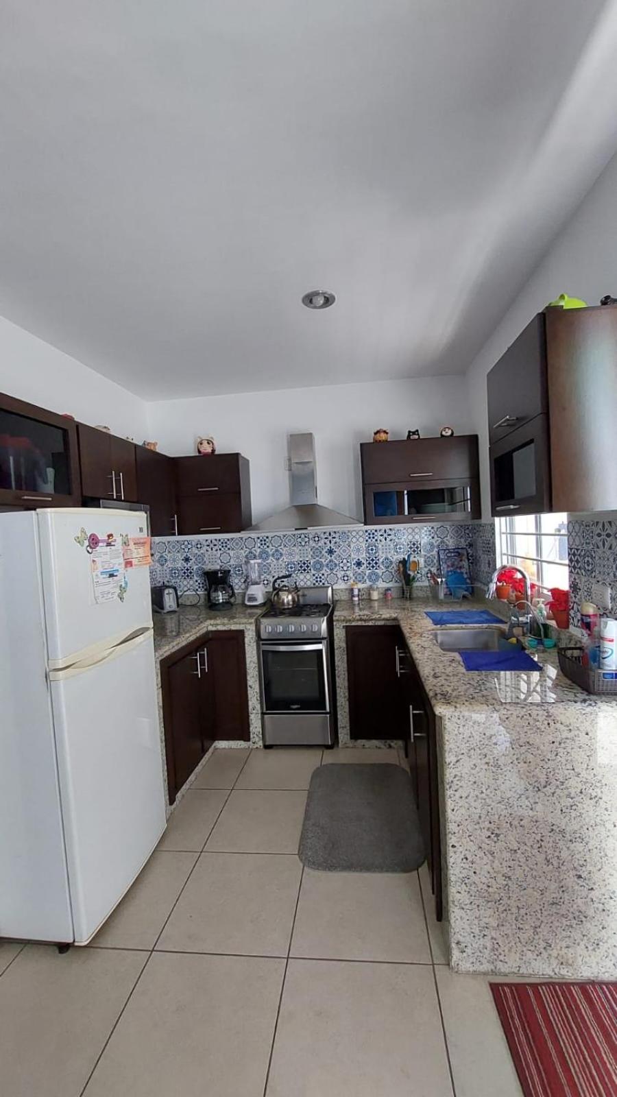 House 5 Min By The Beach, With Wide Open Garage. *
