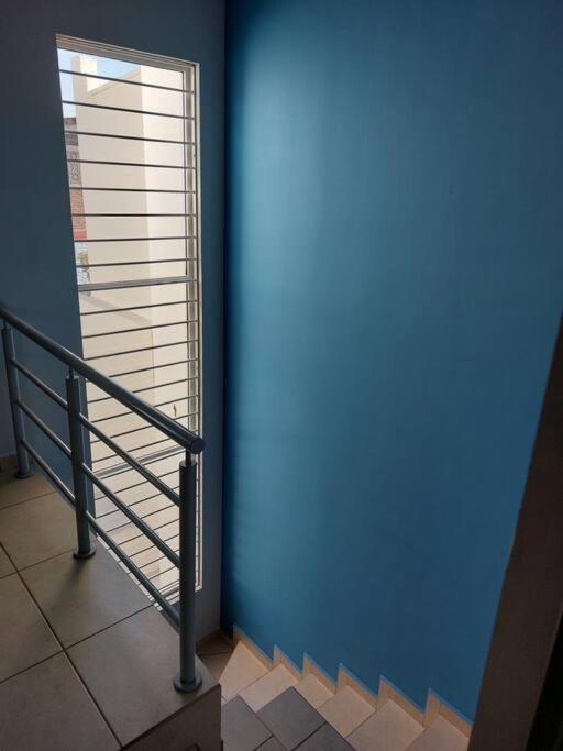 House 5 Min By The Beach, With Wide Open Garage. Сasa de vacaciones