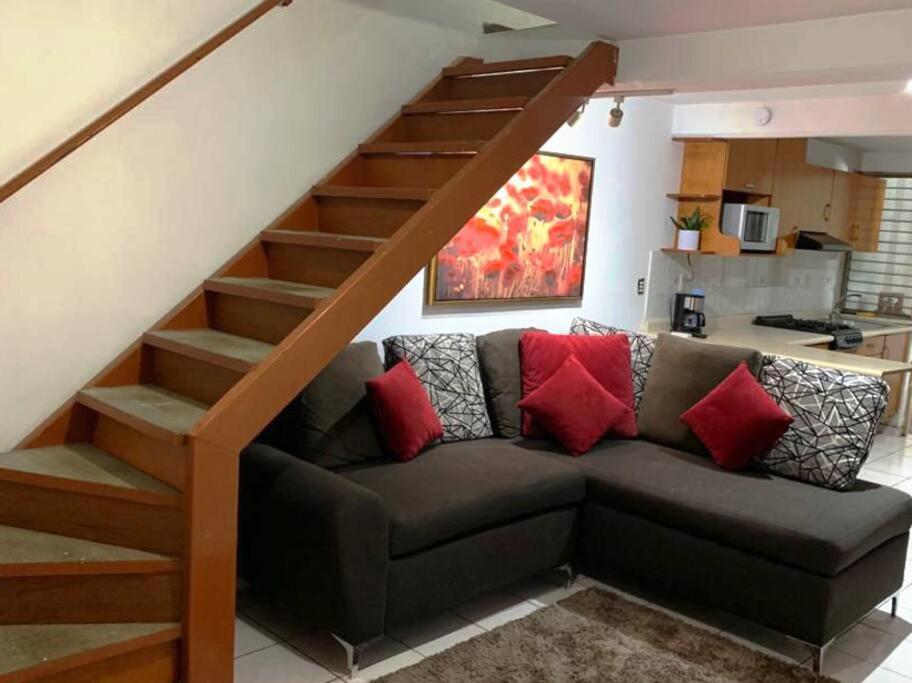 Casa Ideal Con Cochera, Seguridad Y Centrica Mazatlán