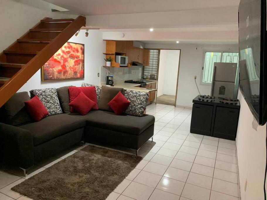 Casa Ideal Con Cochera, Seguridad Y Centrica * Mazatlán