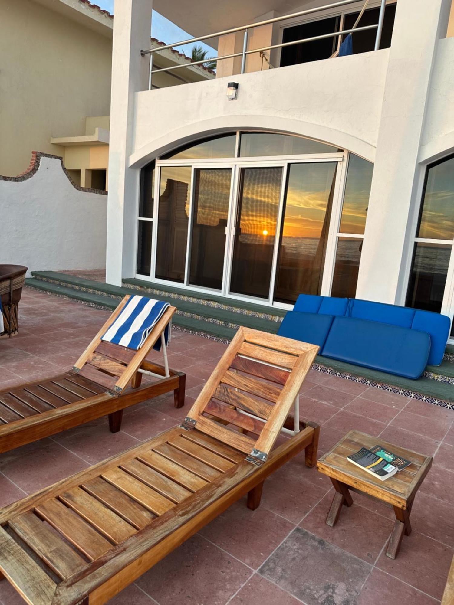 Cerritos Oceanfront Villa *