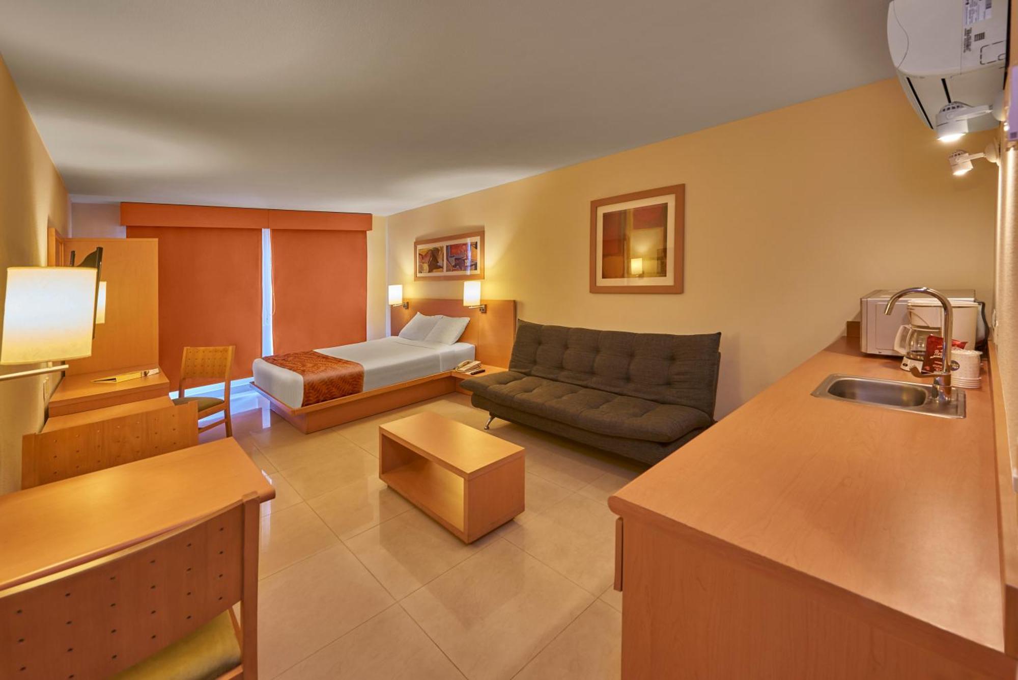Hotel Express By Marriott Mazatlan