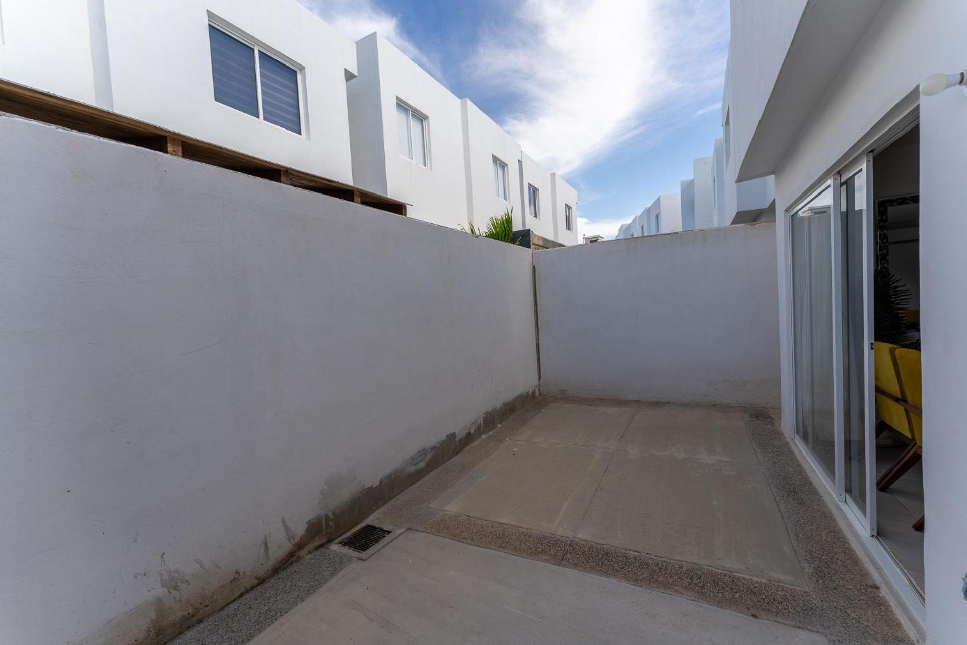 Holiday home New°family°pool°spacious°backyard°king°bbq°gated *