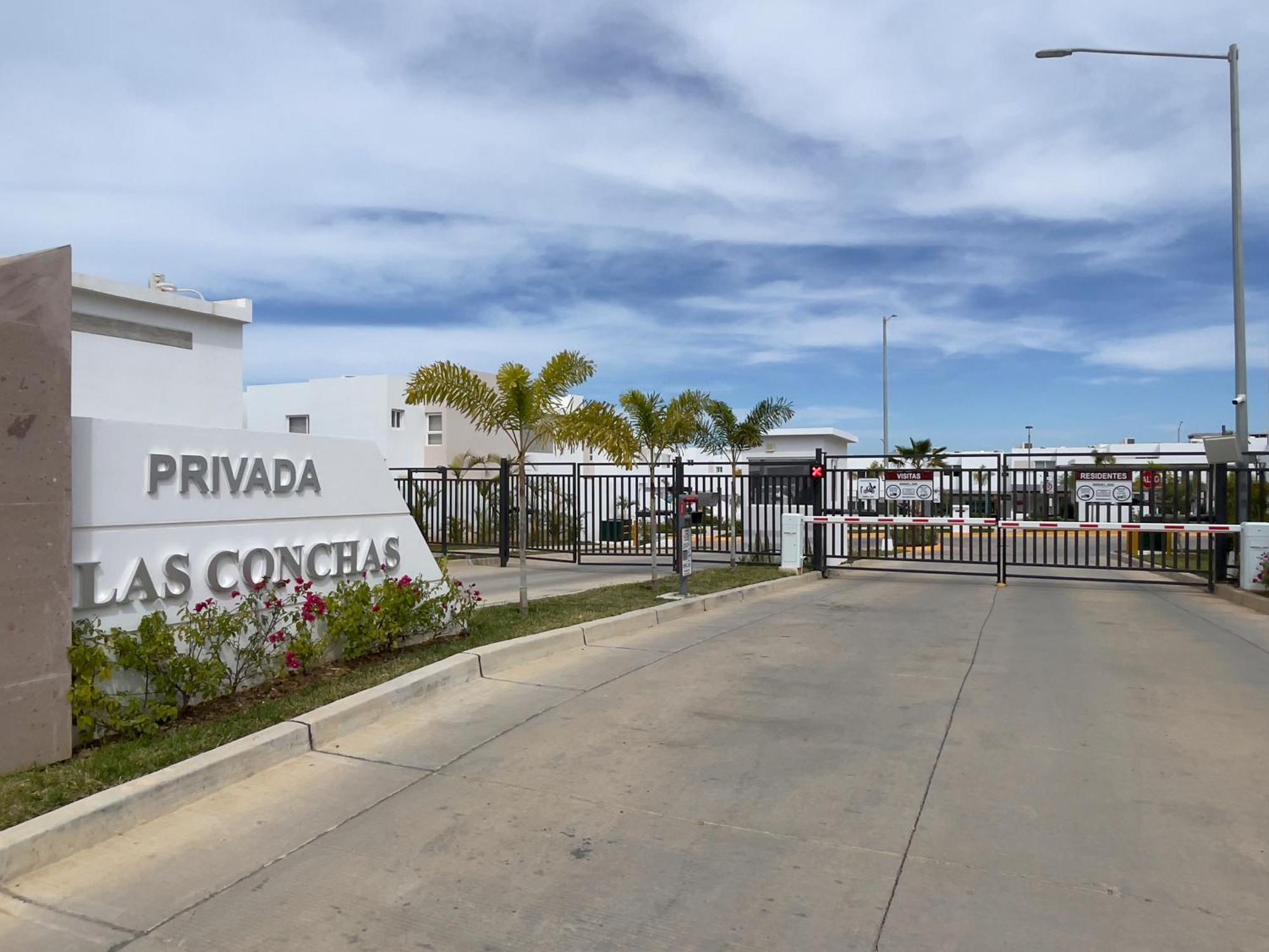 Holiday home New°family°pool°spacious°backyard°king°bbq°gated *