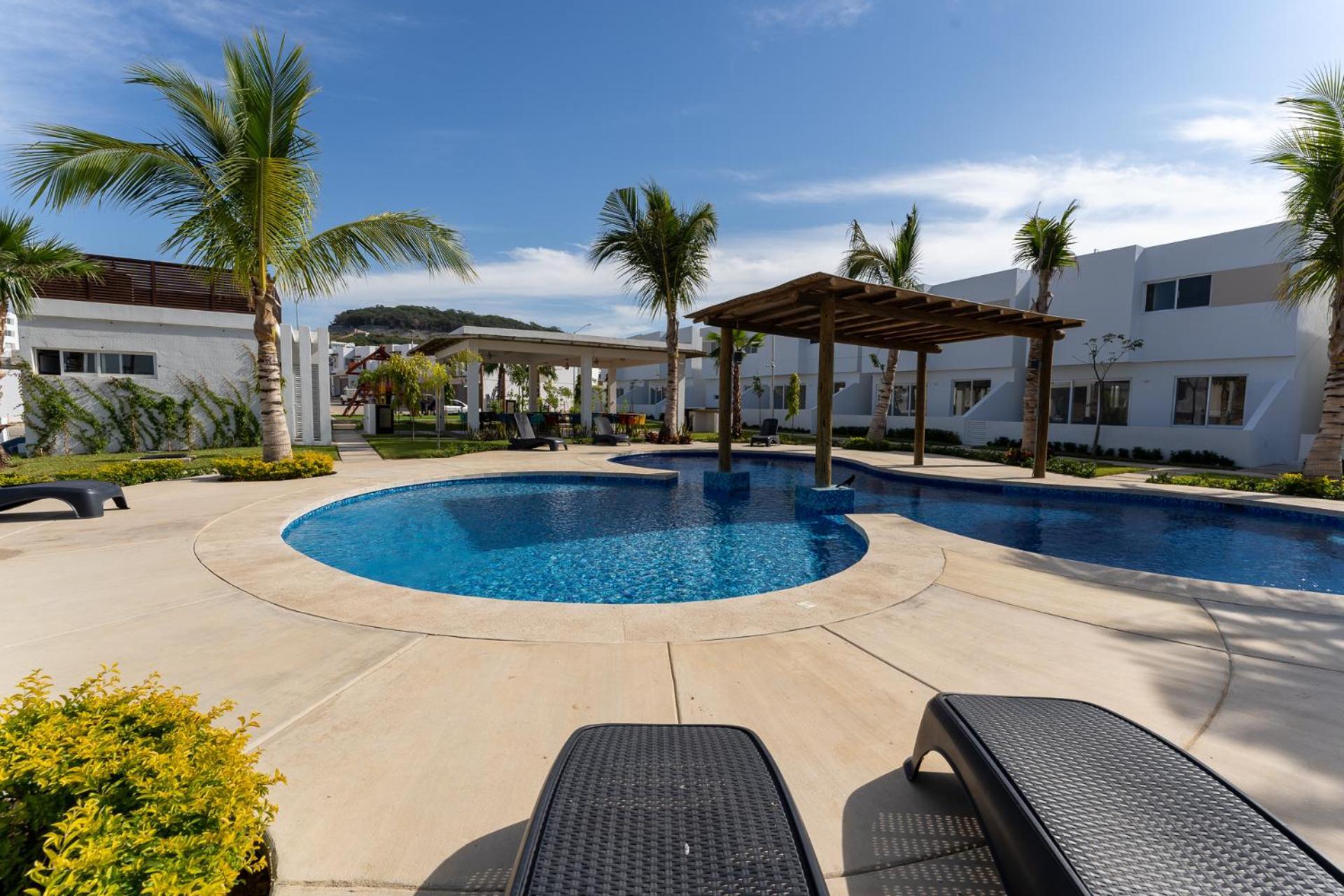New°family°pool°spacious°backyard°king°bbq°gated Holiday home *
