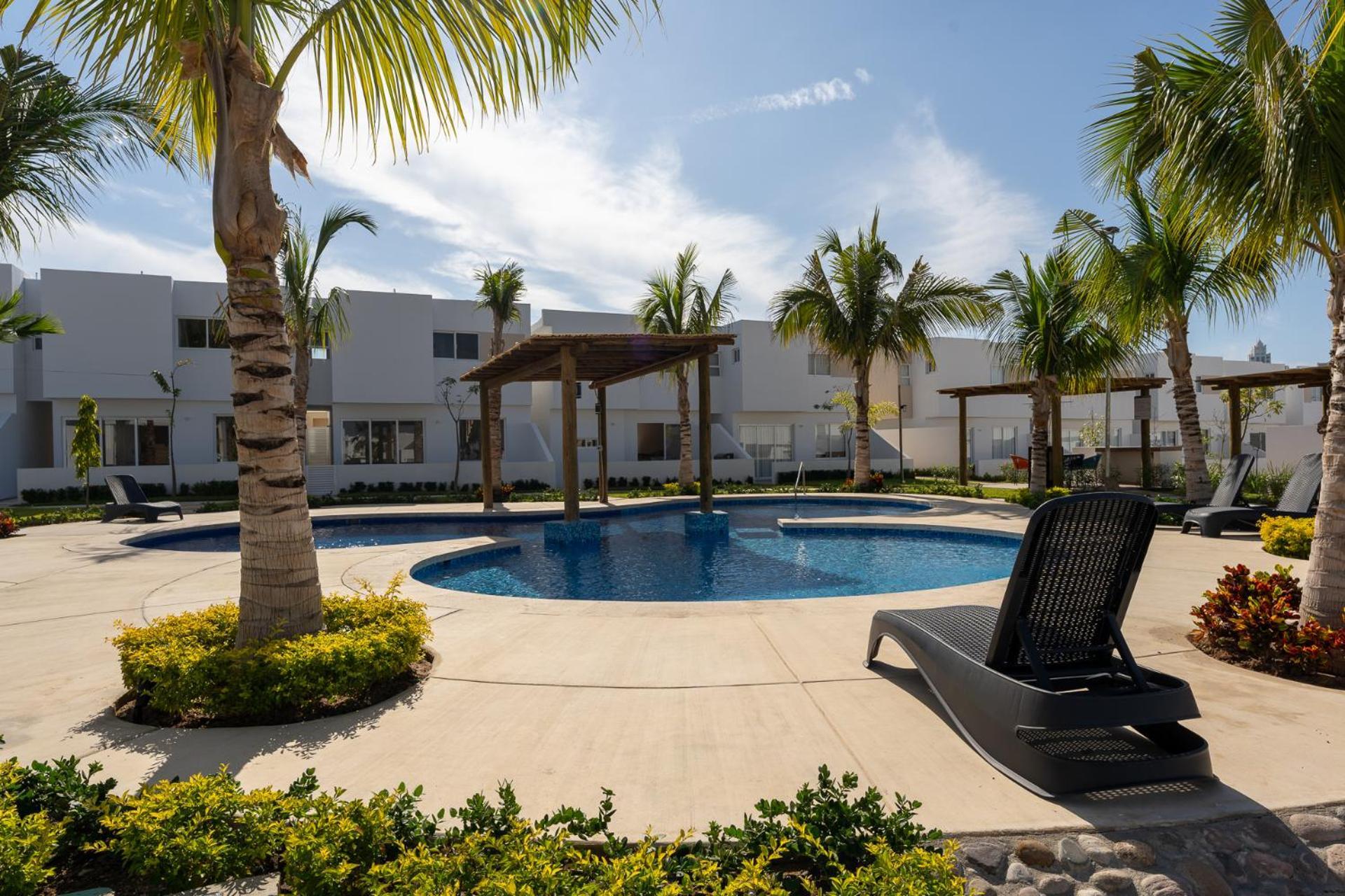 New°family°pool°spacious°backyard°king°bbq°gated Holiday home