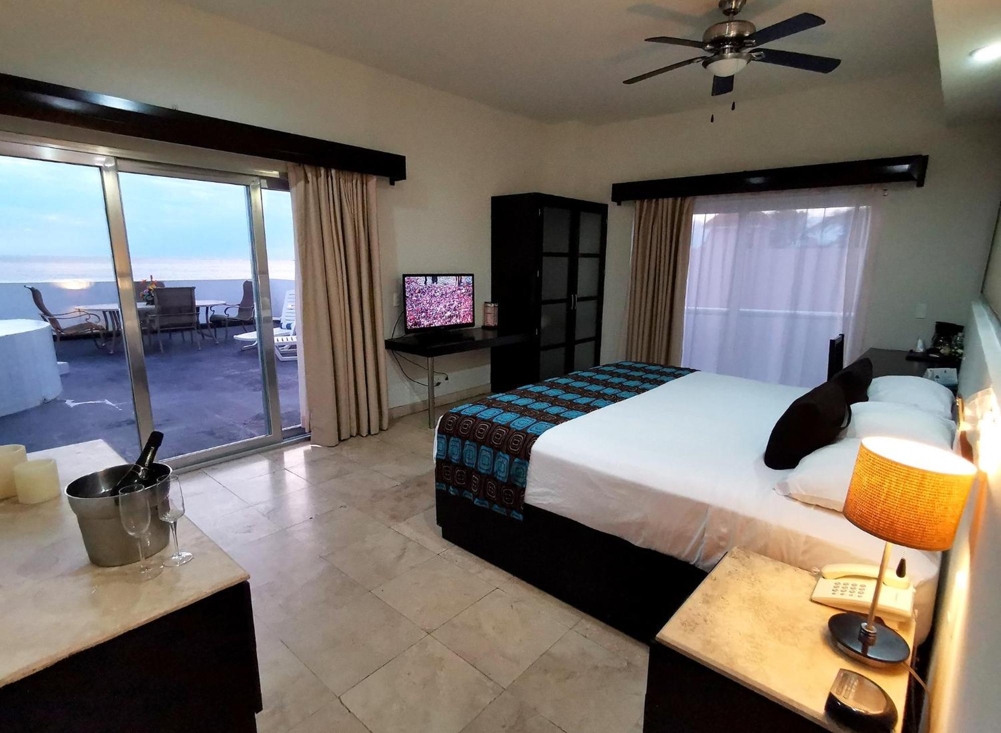 Hotel Coral Island View