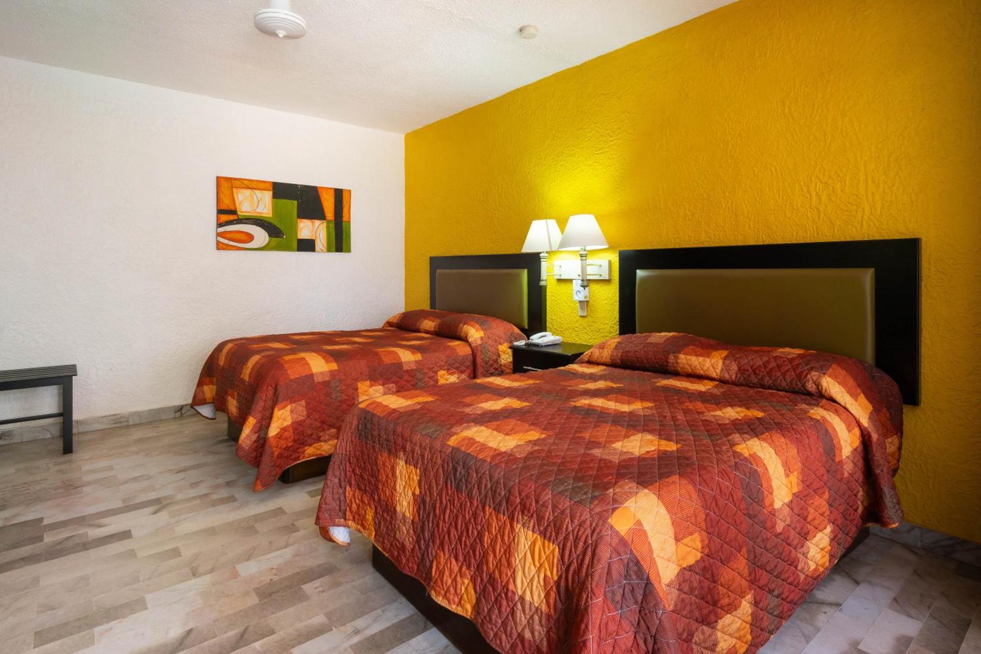 Azteca Hotel 3*