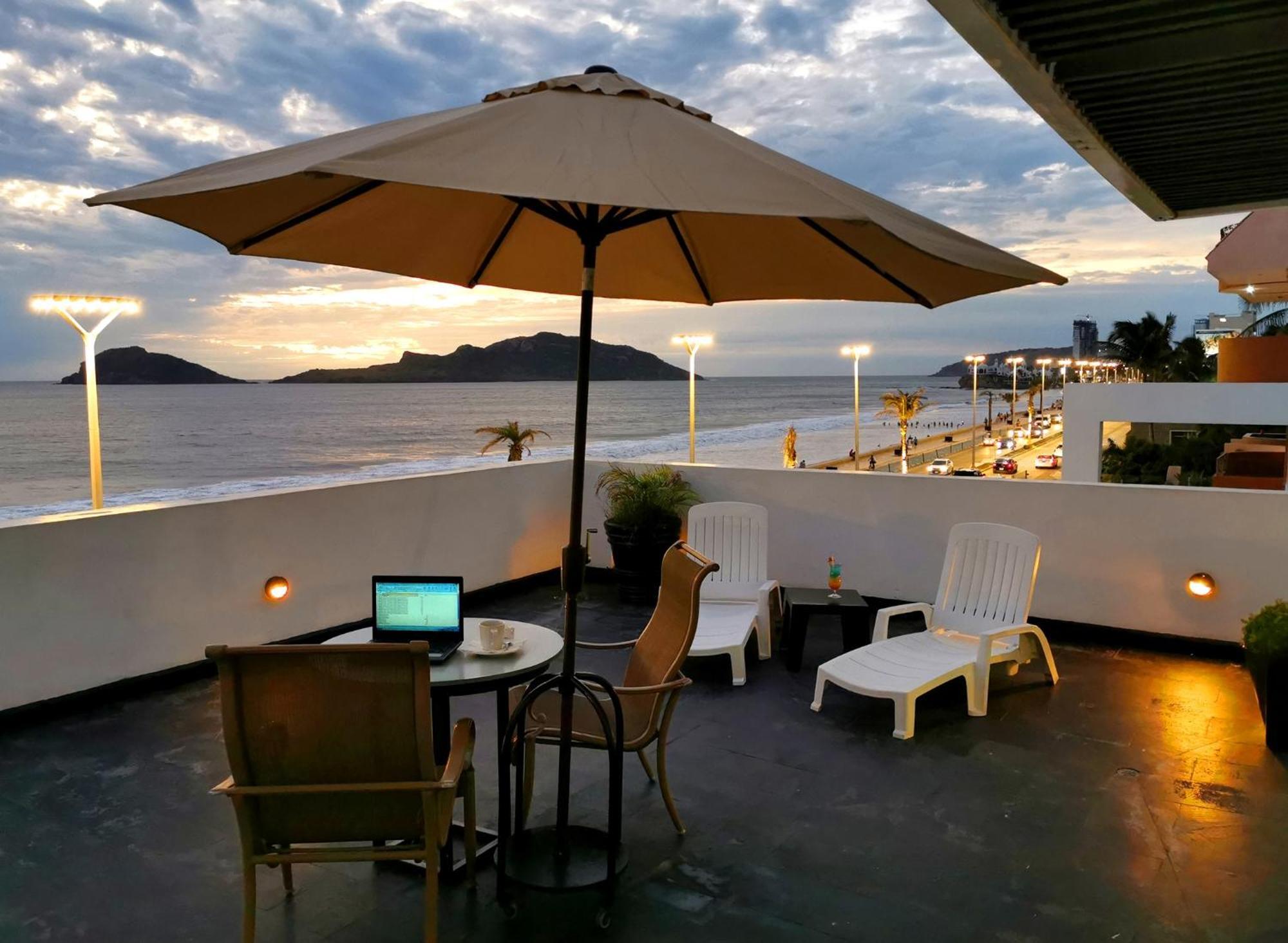 Hotel Coral Island View
