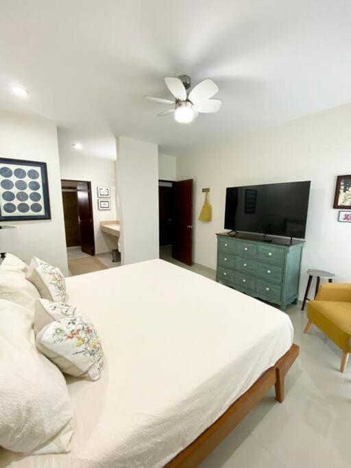 Great & Modern!, Pool, 5 Min Walk To The Beach! *