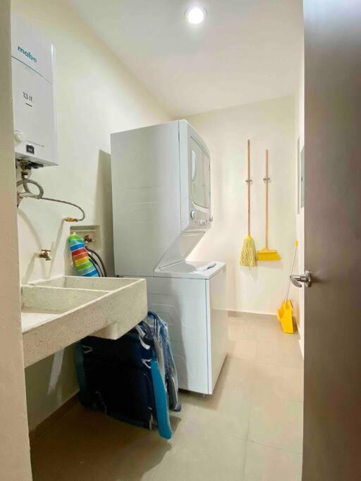Great & Modern!, Pool, 5 Min Walk To The Beach! * Mazatlán