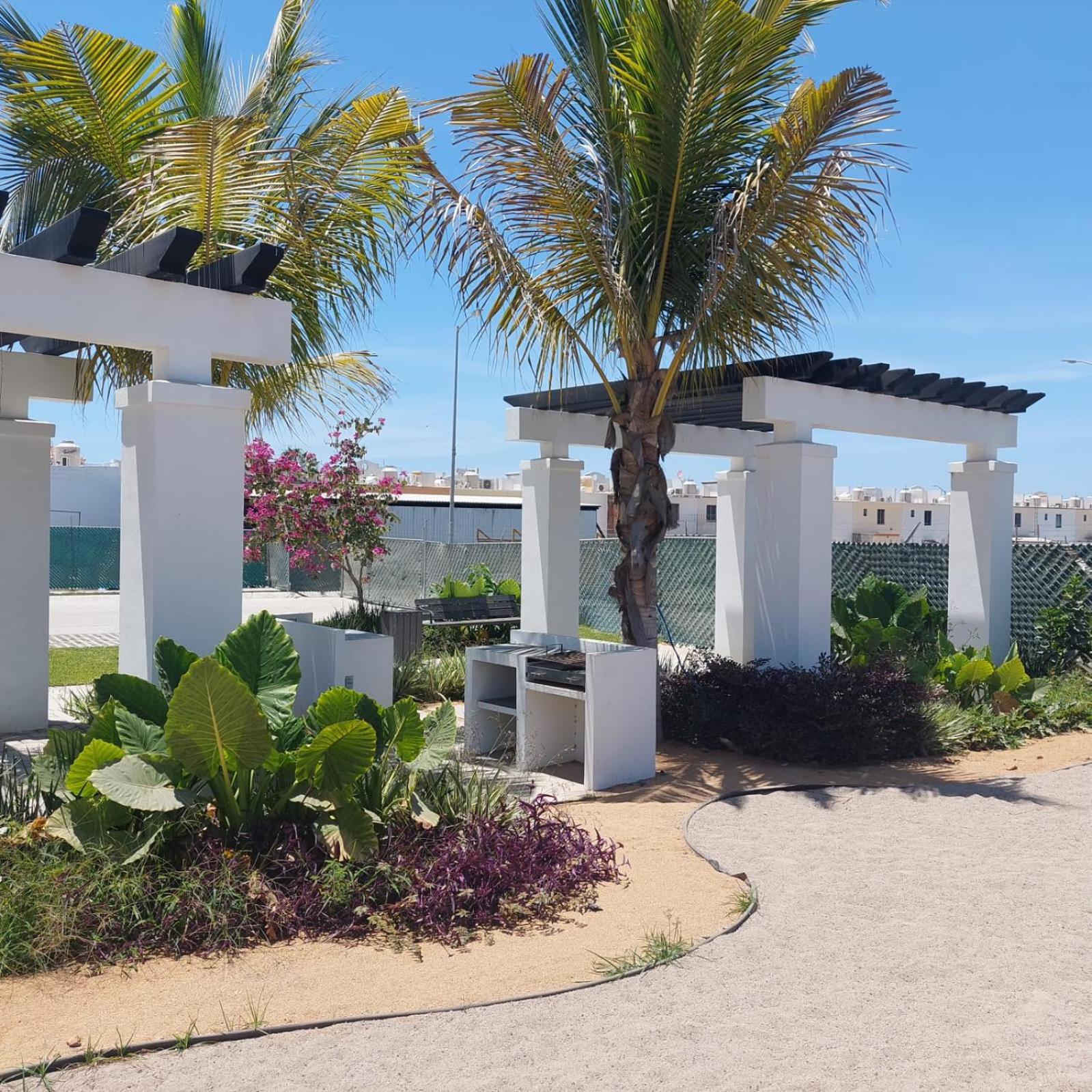 Casa Amueblada En Privada Con Alberca