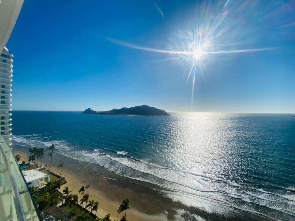 Camino Al Mar & * Mazatlán