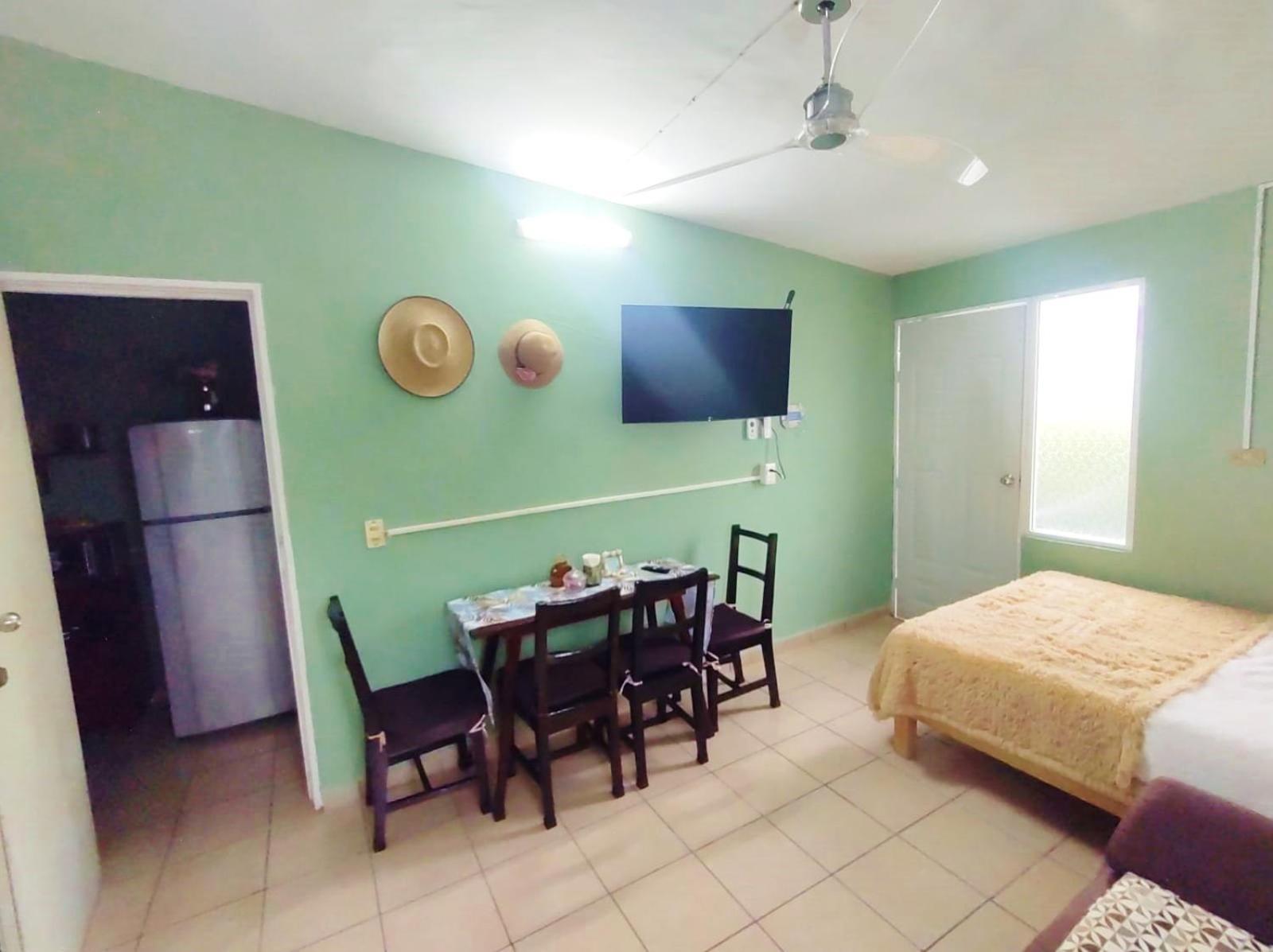 Casa Turquesa - 5 Min Malecon - 2da Planta Apartment *