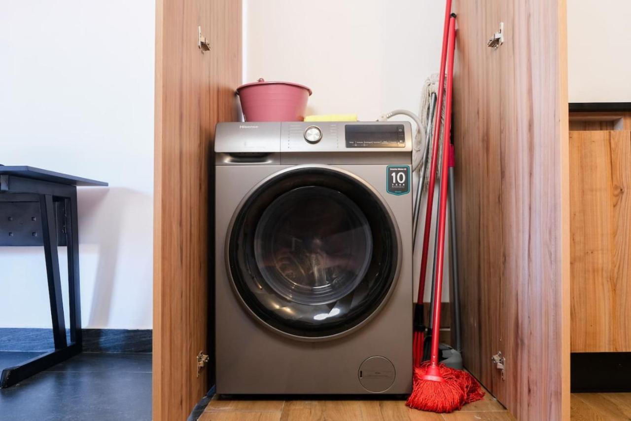 Relaxed Centrally Located 2br 1ba Ideal Workspace