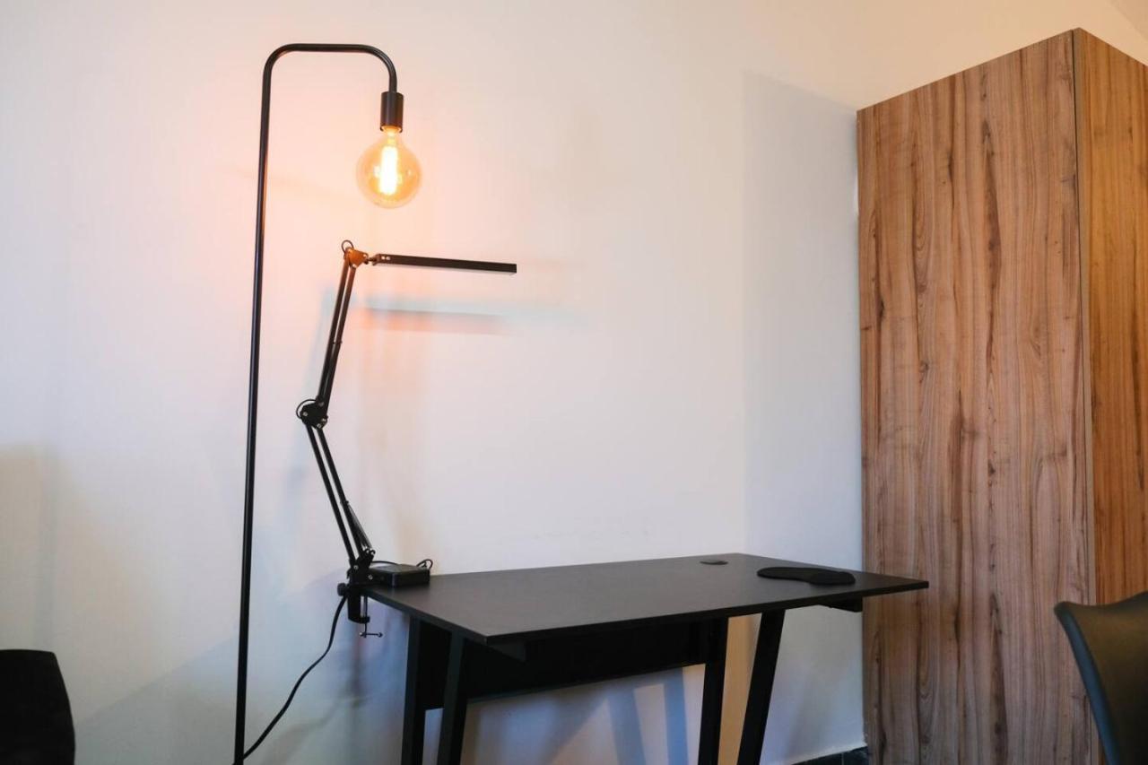 Relaxed Centrally Located 2br 1ba Ideal Workspace Apartamento