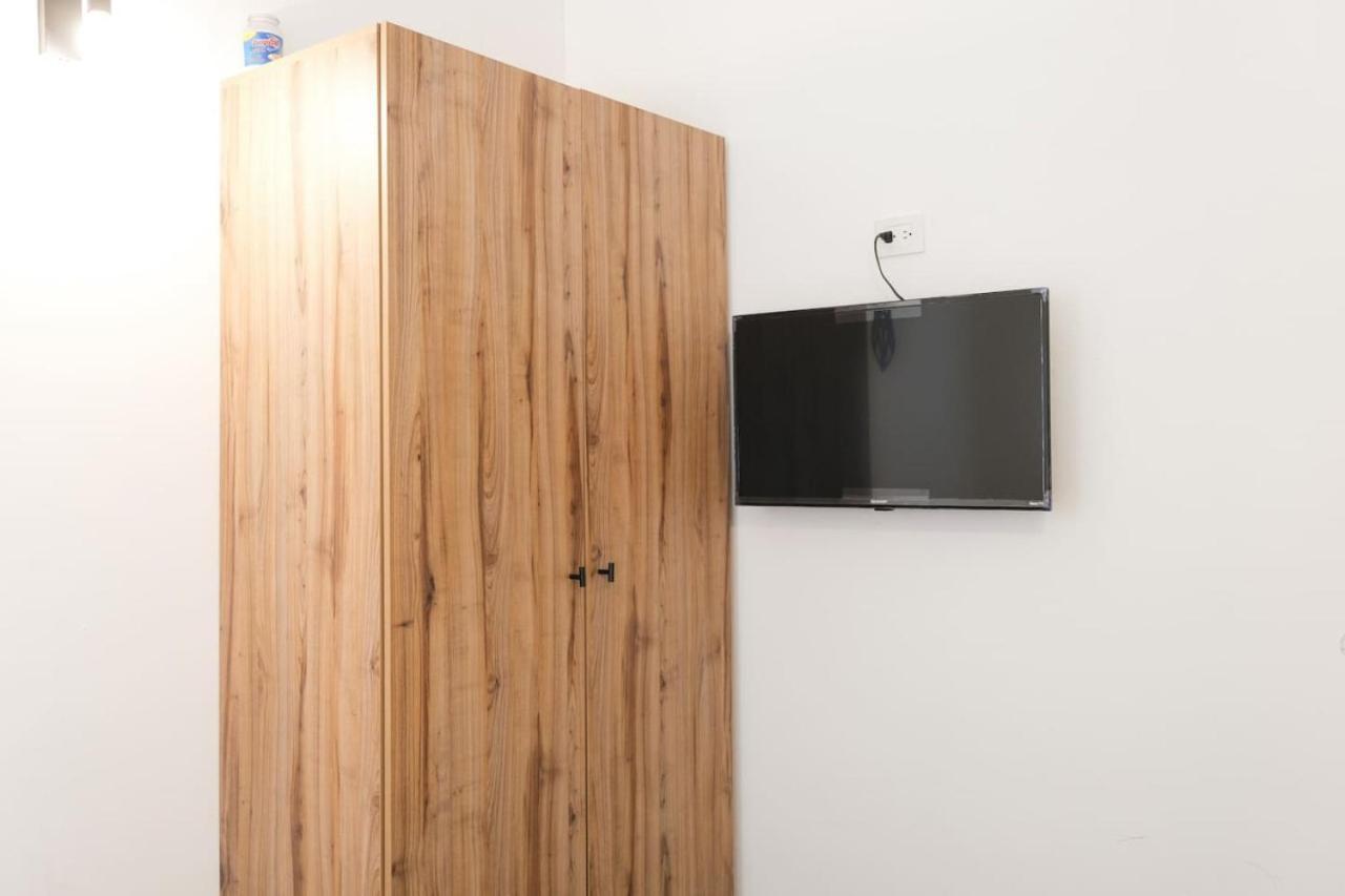 Relaxed Centrally Located 2br 1ba Ideal Workspace