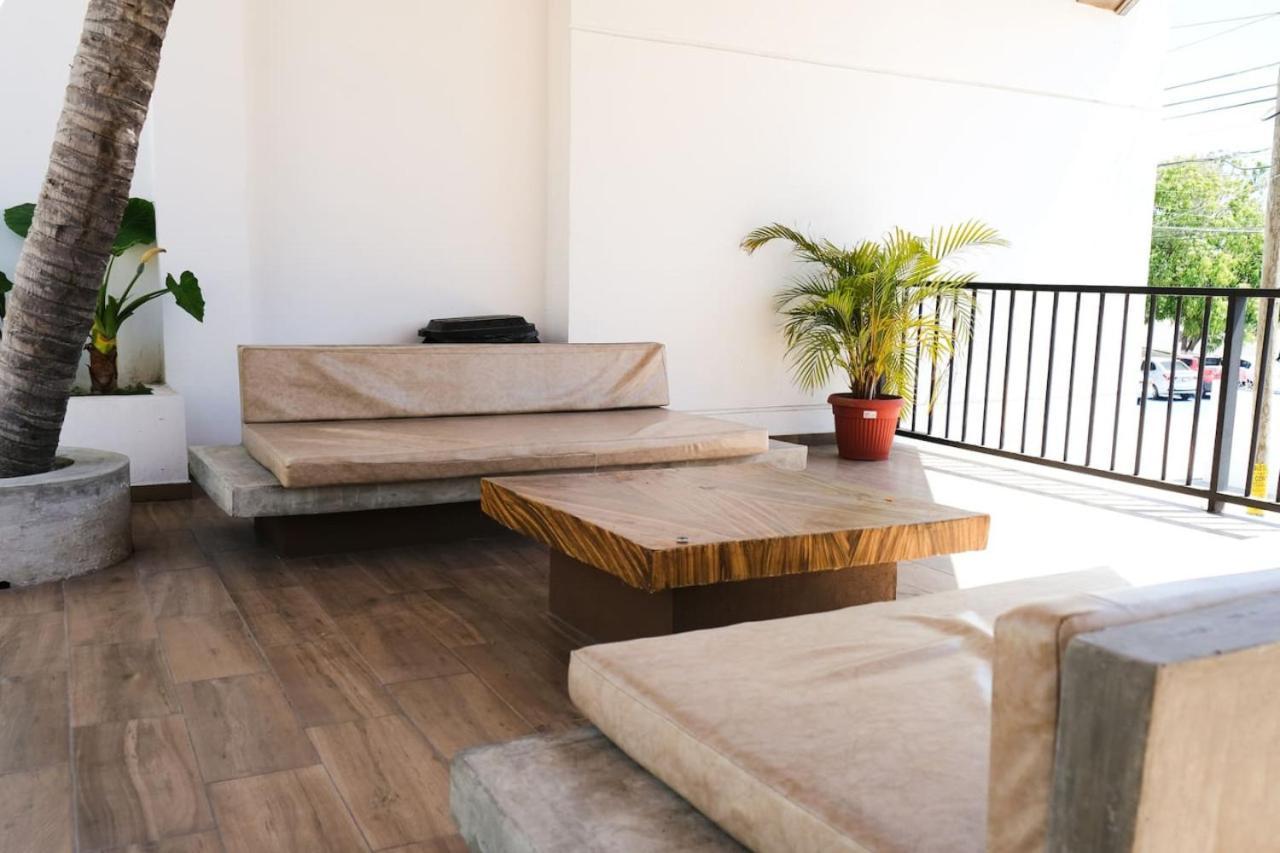 Walkable Vacation Gem 2br1ba Office Apartamento