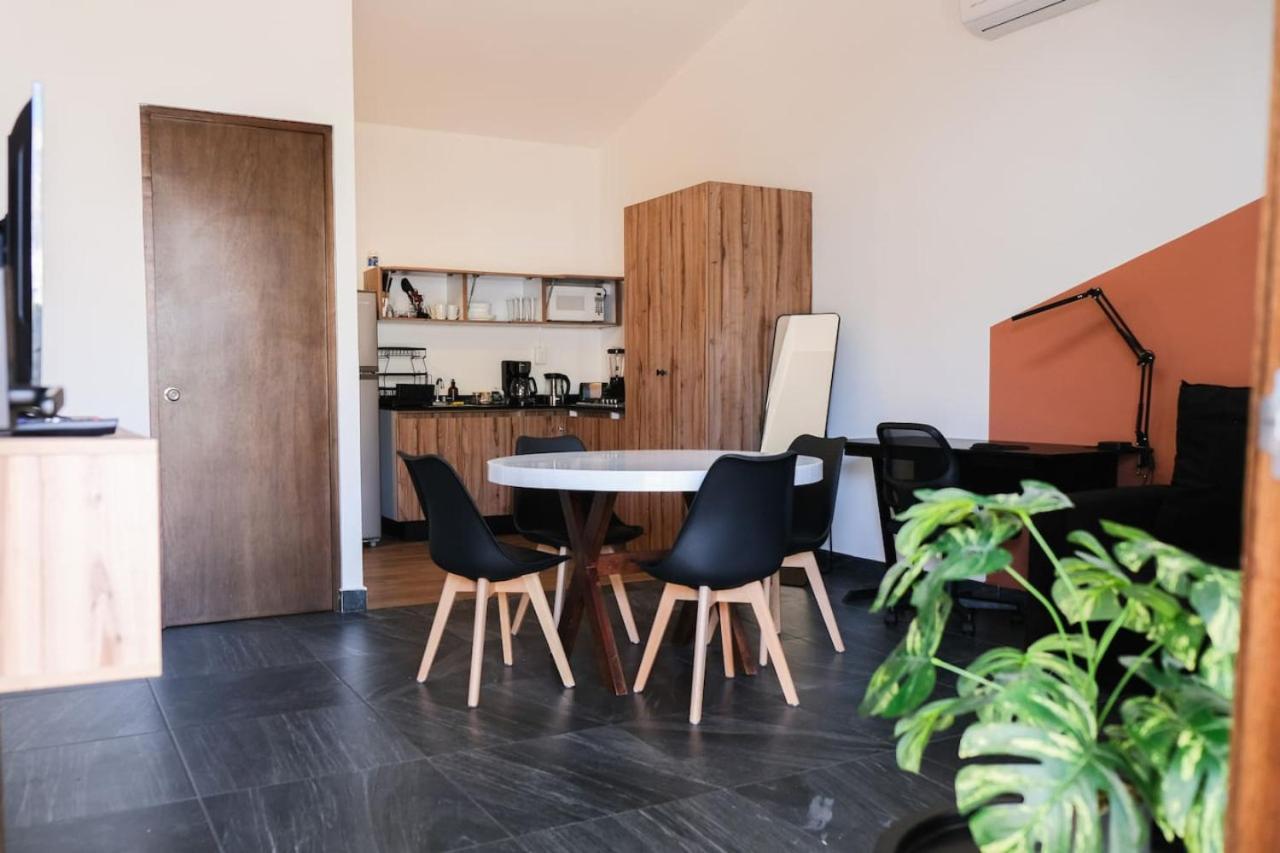 Walkable Vacation Gem 2br1ba Office *