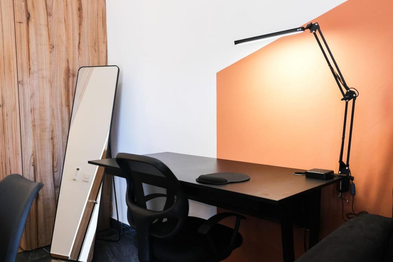 Walkable Vacation Gem 2br1ba Office Apartamento