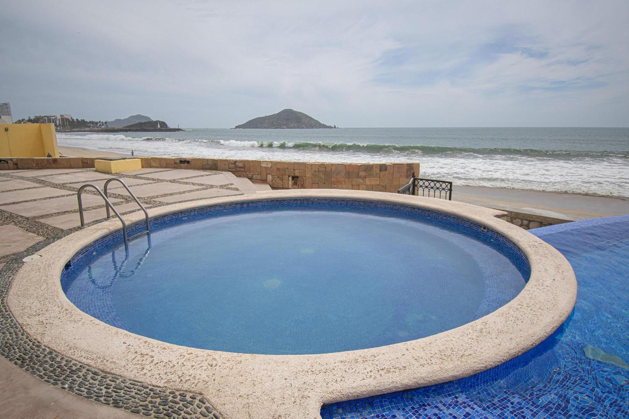 Gavias Grand-cerritos Get Away *