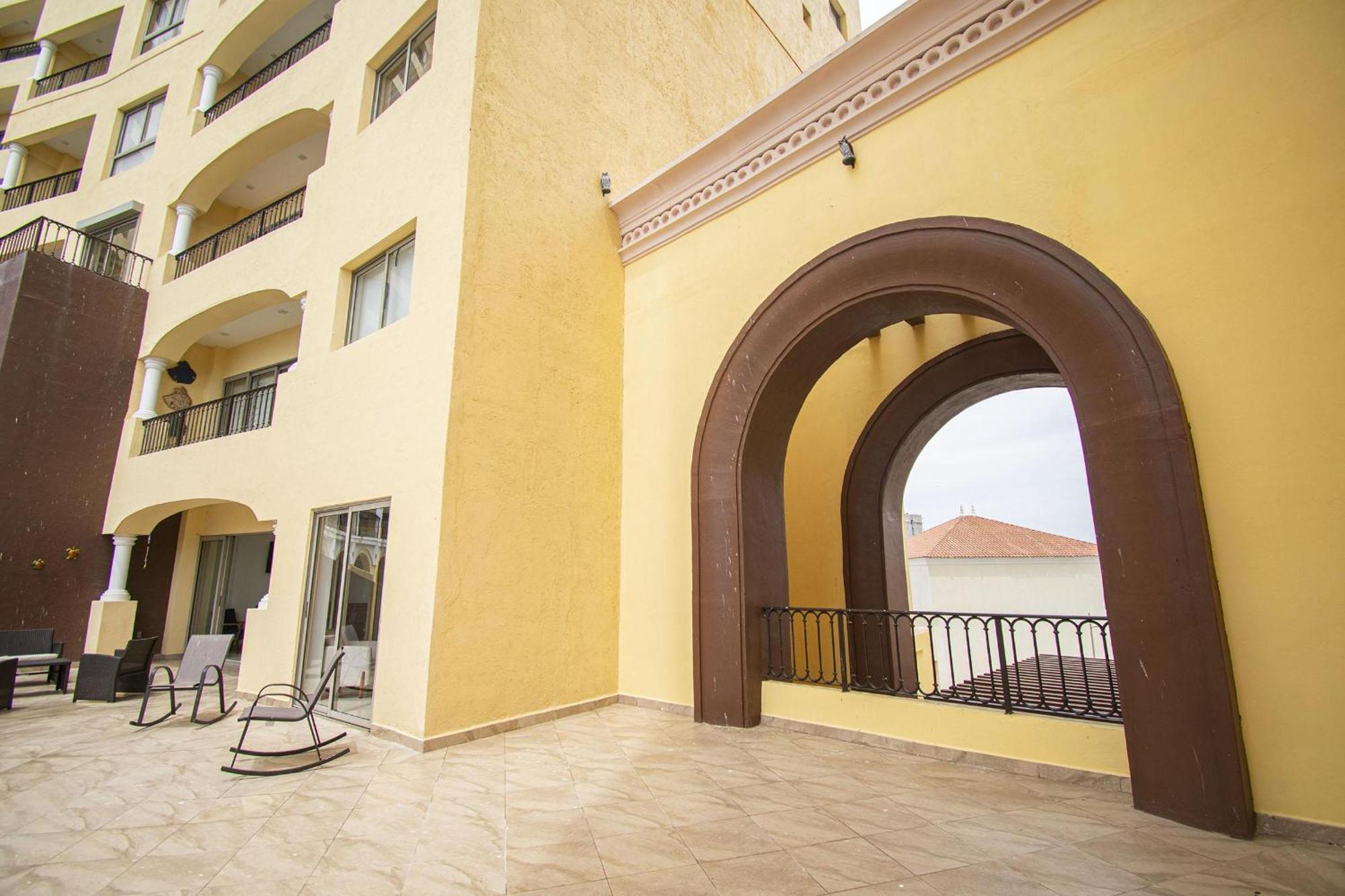Gavias Grand-cerritos Get Away