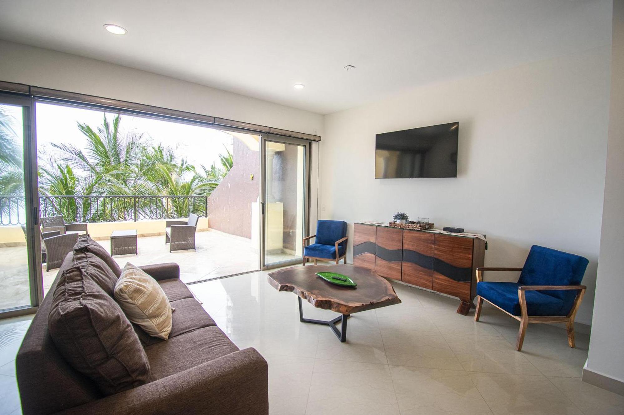 Gavias Grand-cerritos Get Away *
