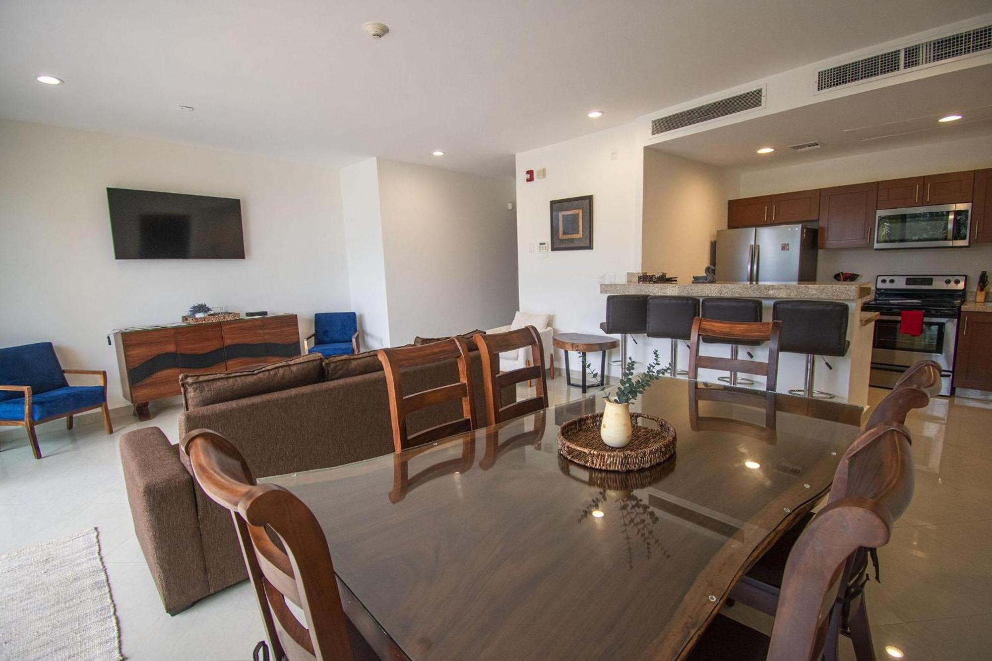 Gavias Grand-cerritos Get Away *