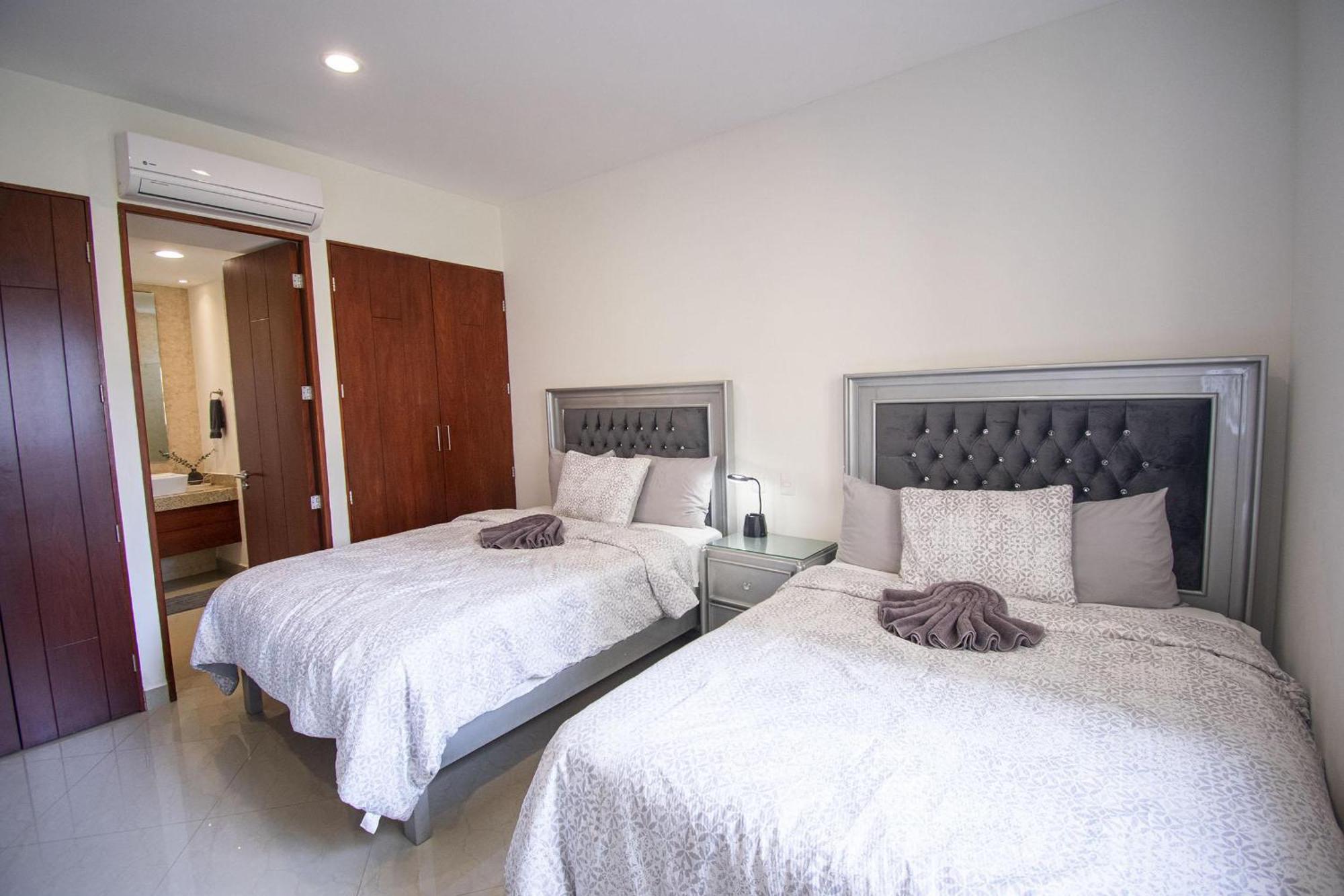 Gavias Grand-cerritos Get Away *