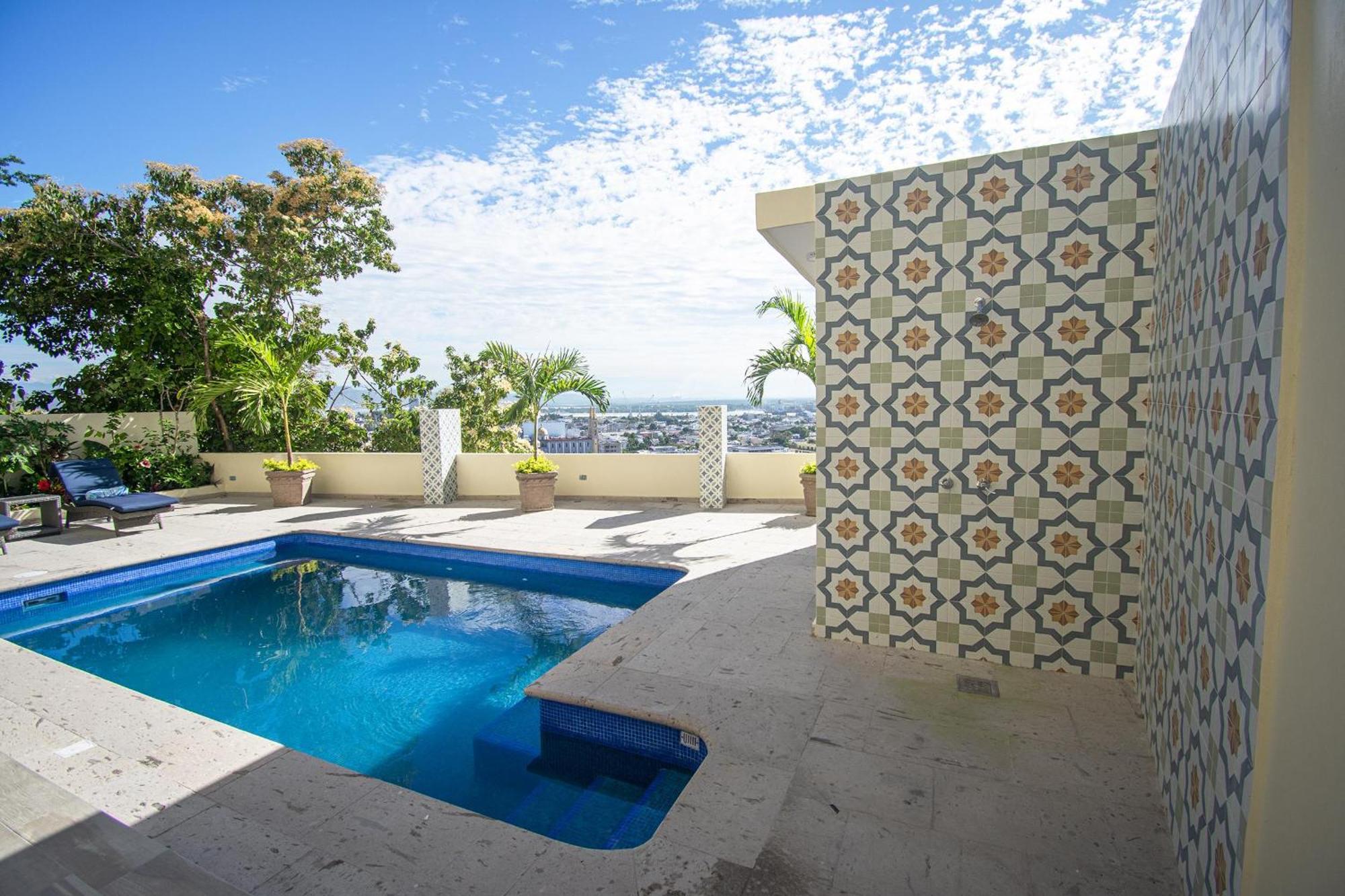 Luxury On The Hill Vista Hermosa