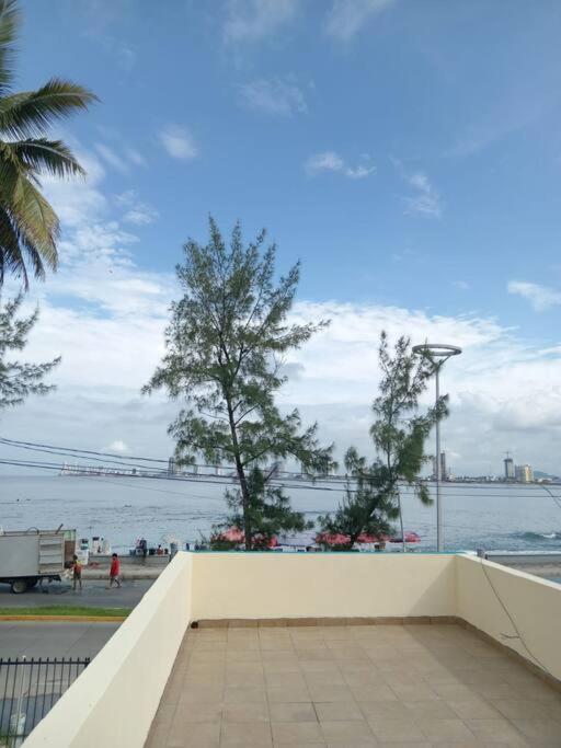 Apartamento Departamento Con Balcon Amplio *