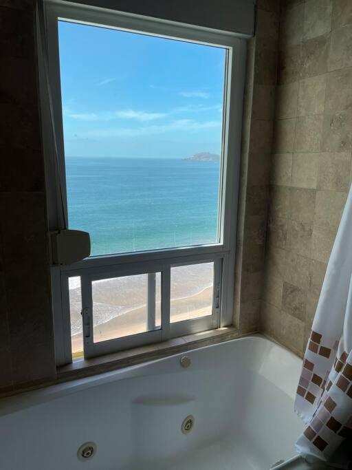 Ultimate Luxury - Ocean Front Penthouse Mazatlán