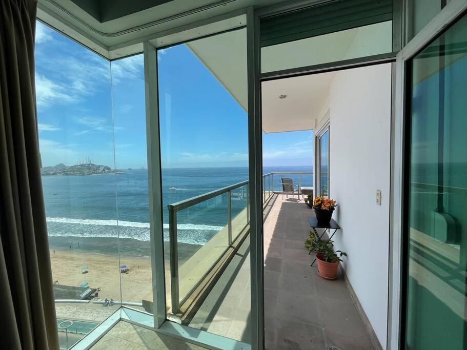 Ultimate Luxury - Ocean Front Penthouse *