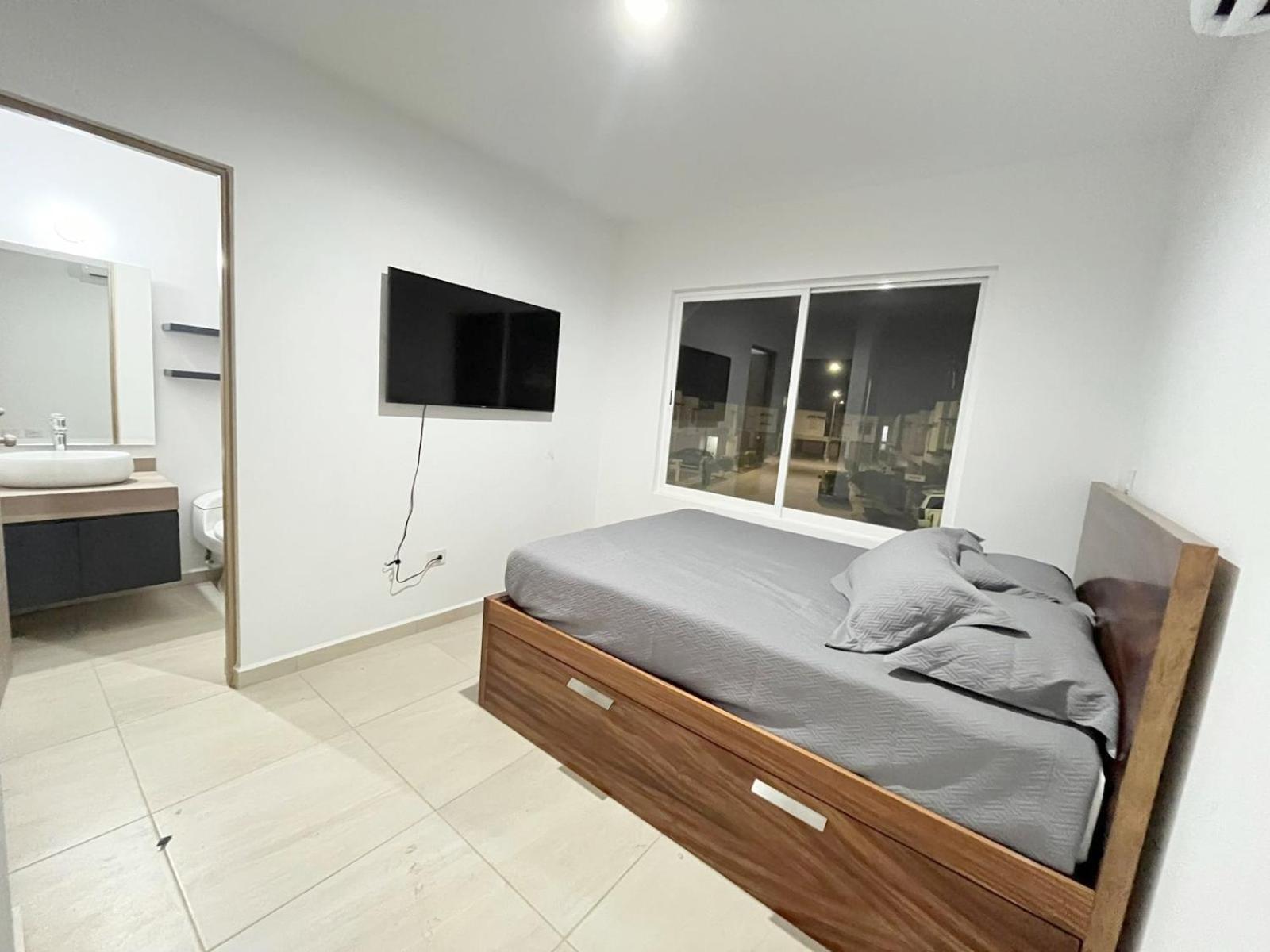 Casa Con Alberca Privada En Almarena *