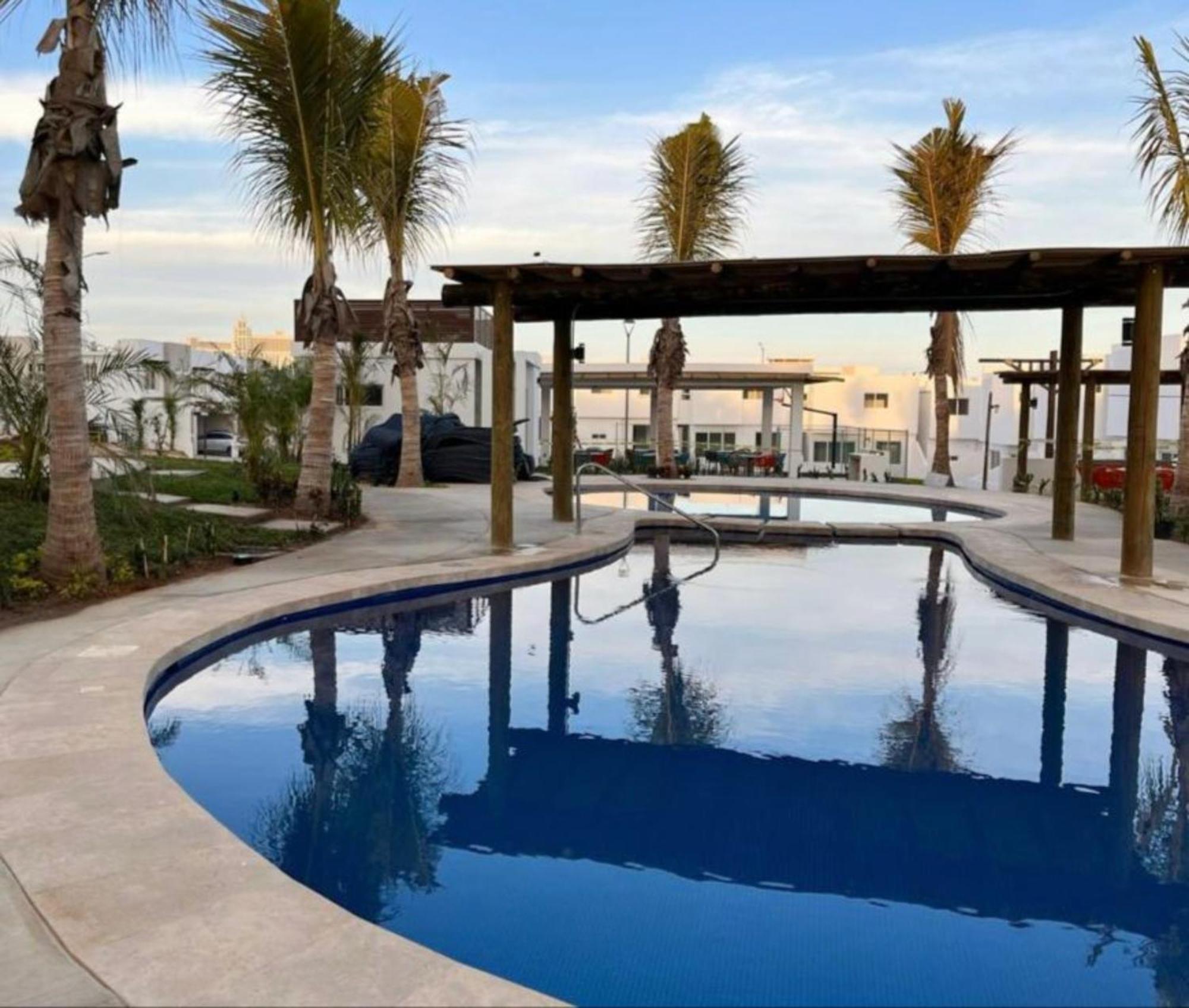 Casa Con Alberca Privada En Almarena