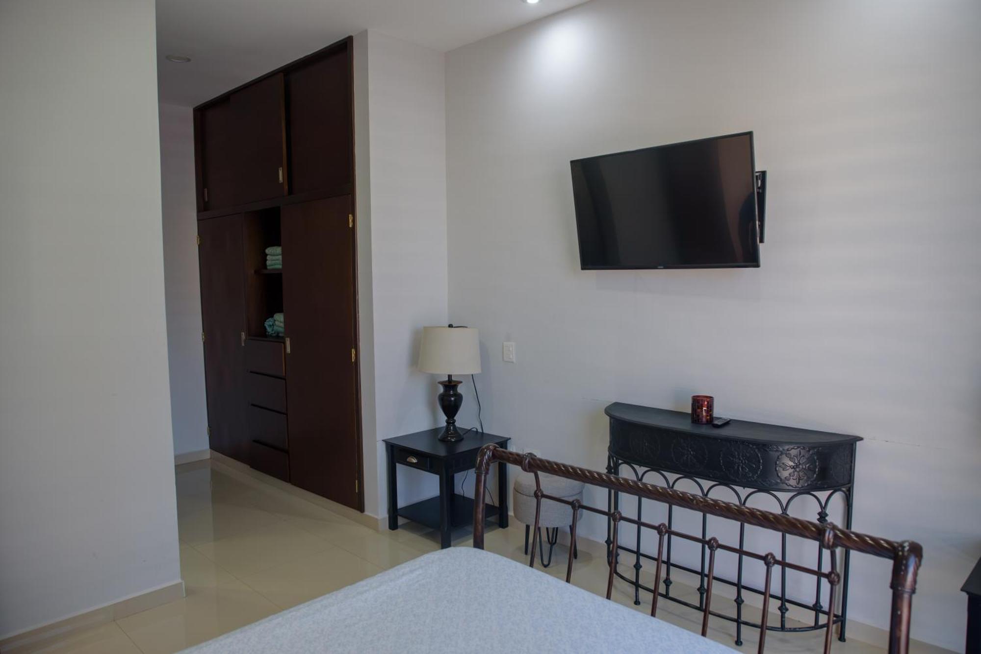 2br/2ba 1 Block To Ocean! - Unit 6 * Mazatlán