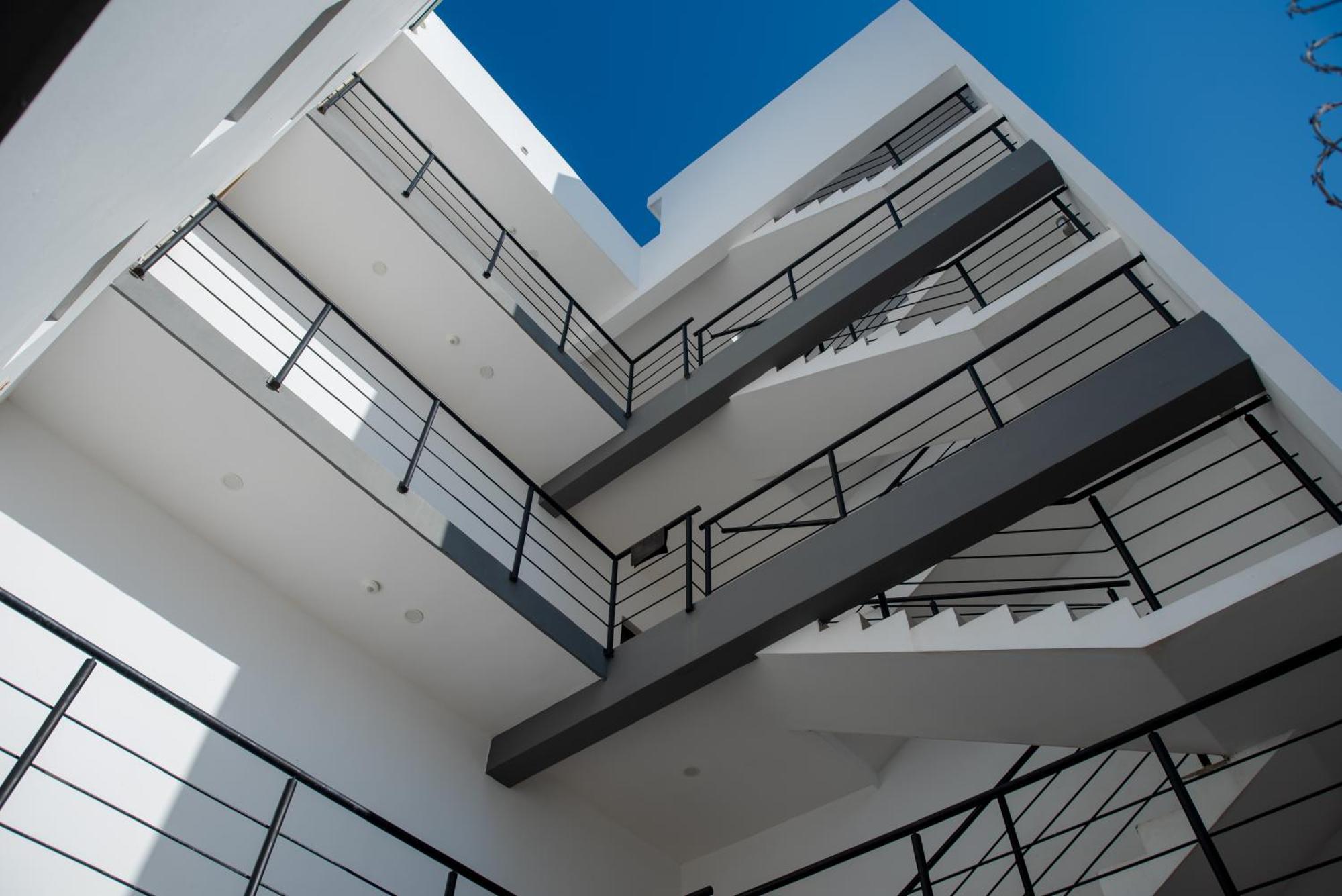 2br/2ba 1 Block To Ocean! - Unit #5 *