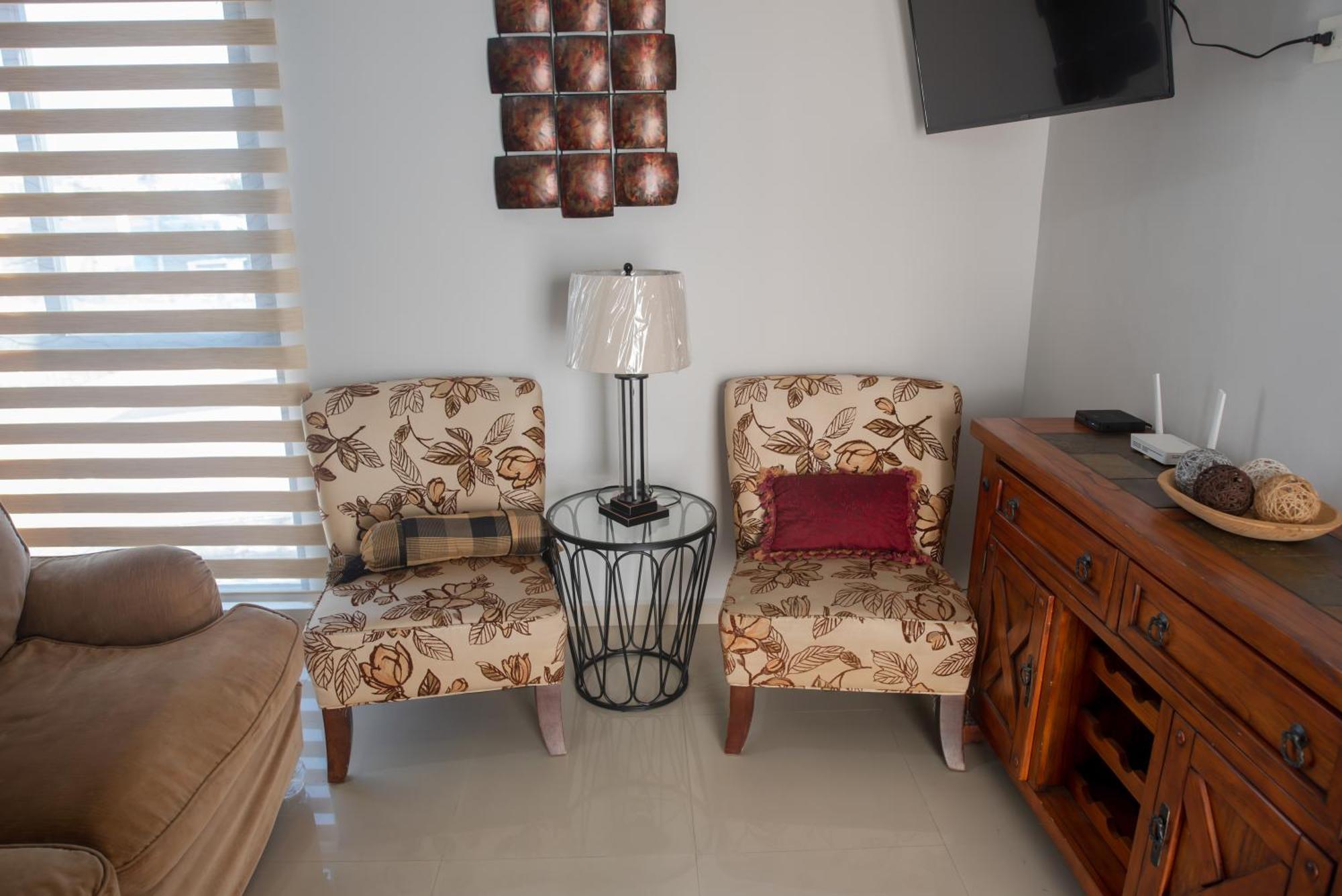 2br/2ba 1 Block To Ocean! - Unit #5 *
