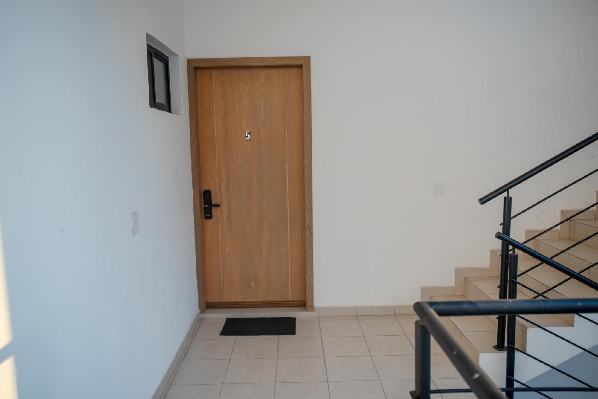 2br/2ba 1 Block To Ocean! - Unit #5 *