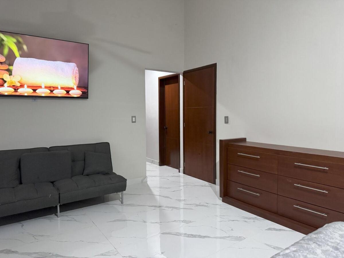 Casa Con Alberca Zona Dorada! *