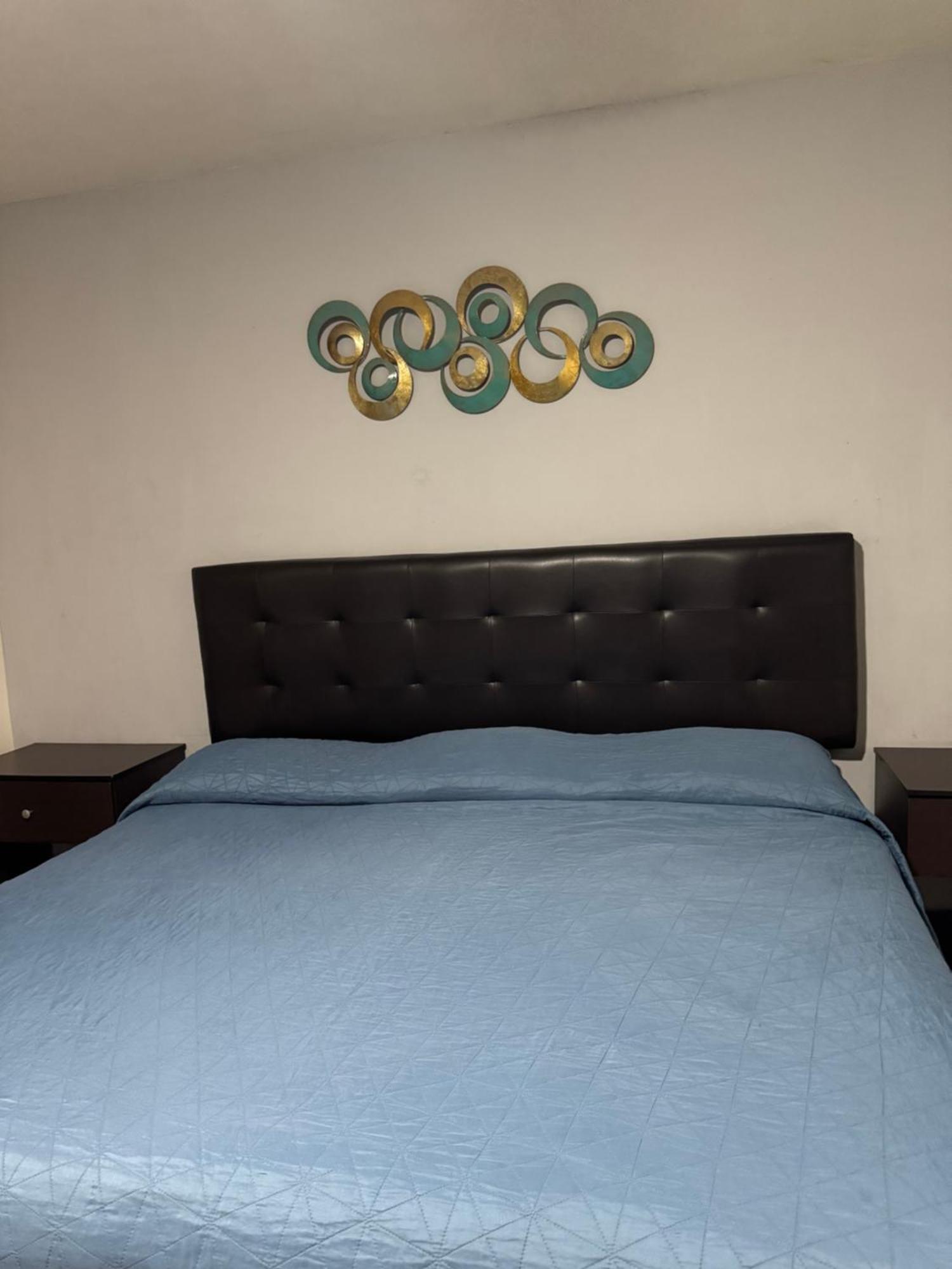 Zona Dorada: Amplio Departamento 12 Apartamento